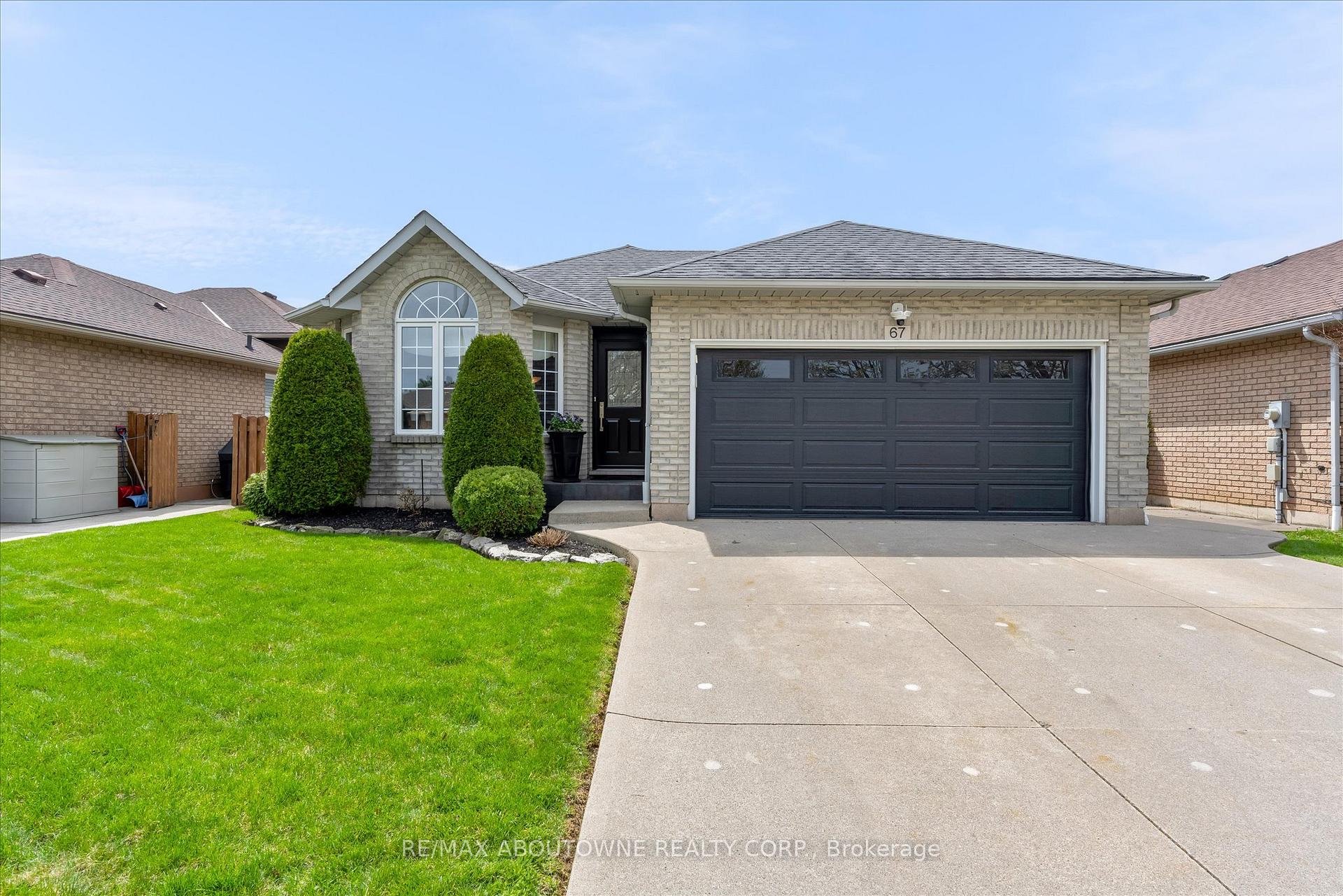 67 Loneoak Crescent, Hamilton, ON L8J 2T9