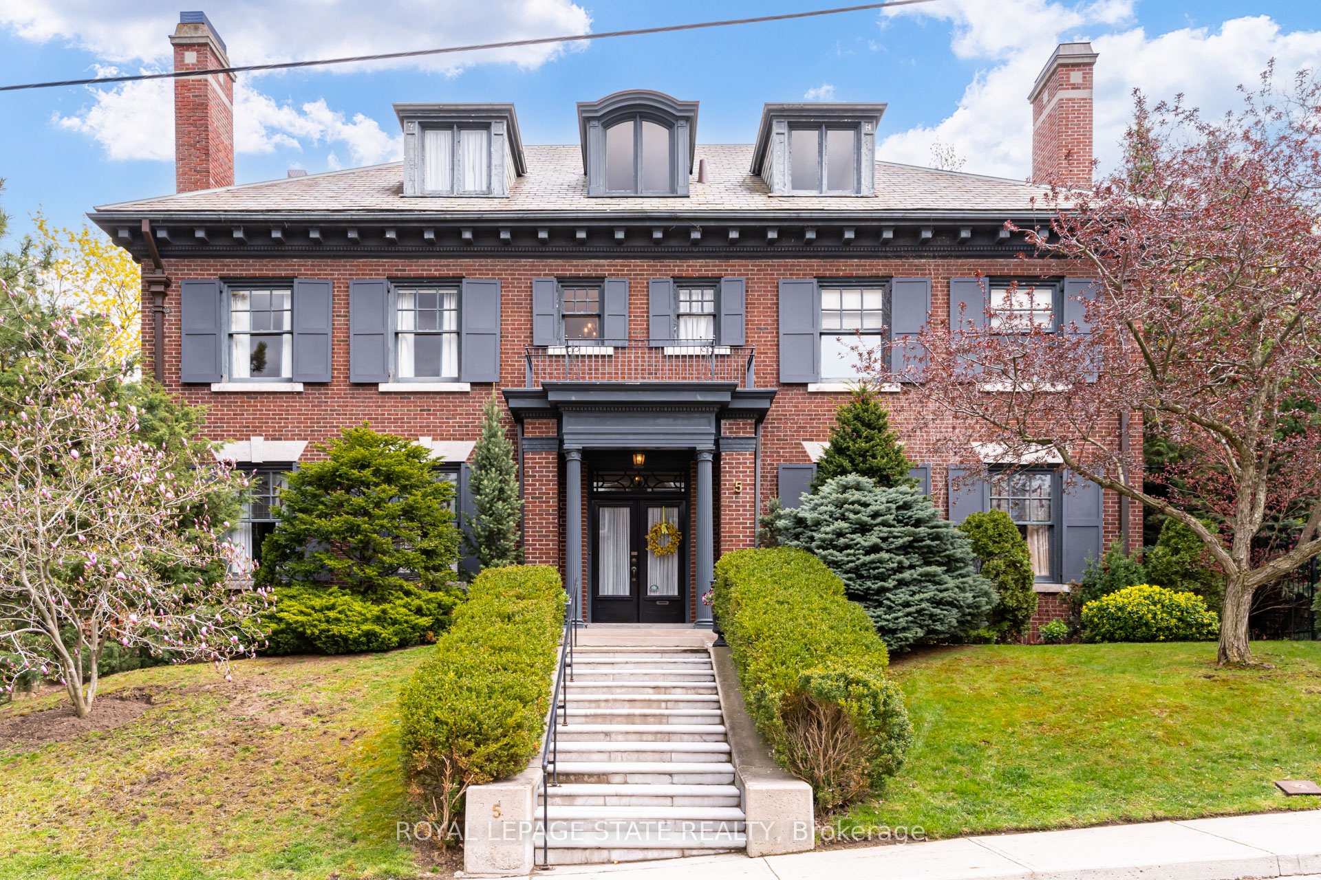 5 Undercliffe Avenue, Hamilton, ON L8P 3G9