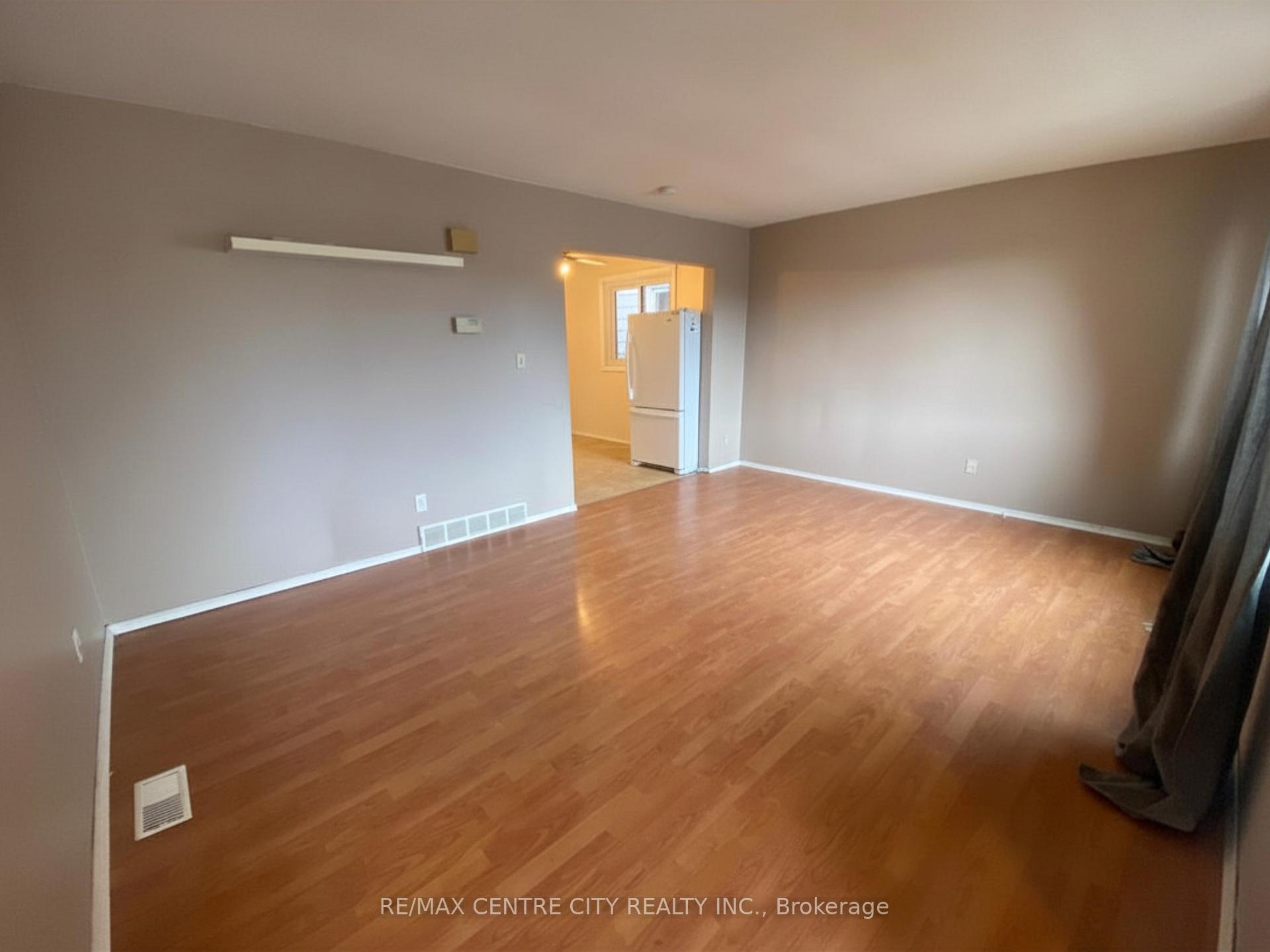 186 Centre Street, St. Thomas — photo 5 of 5