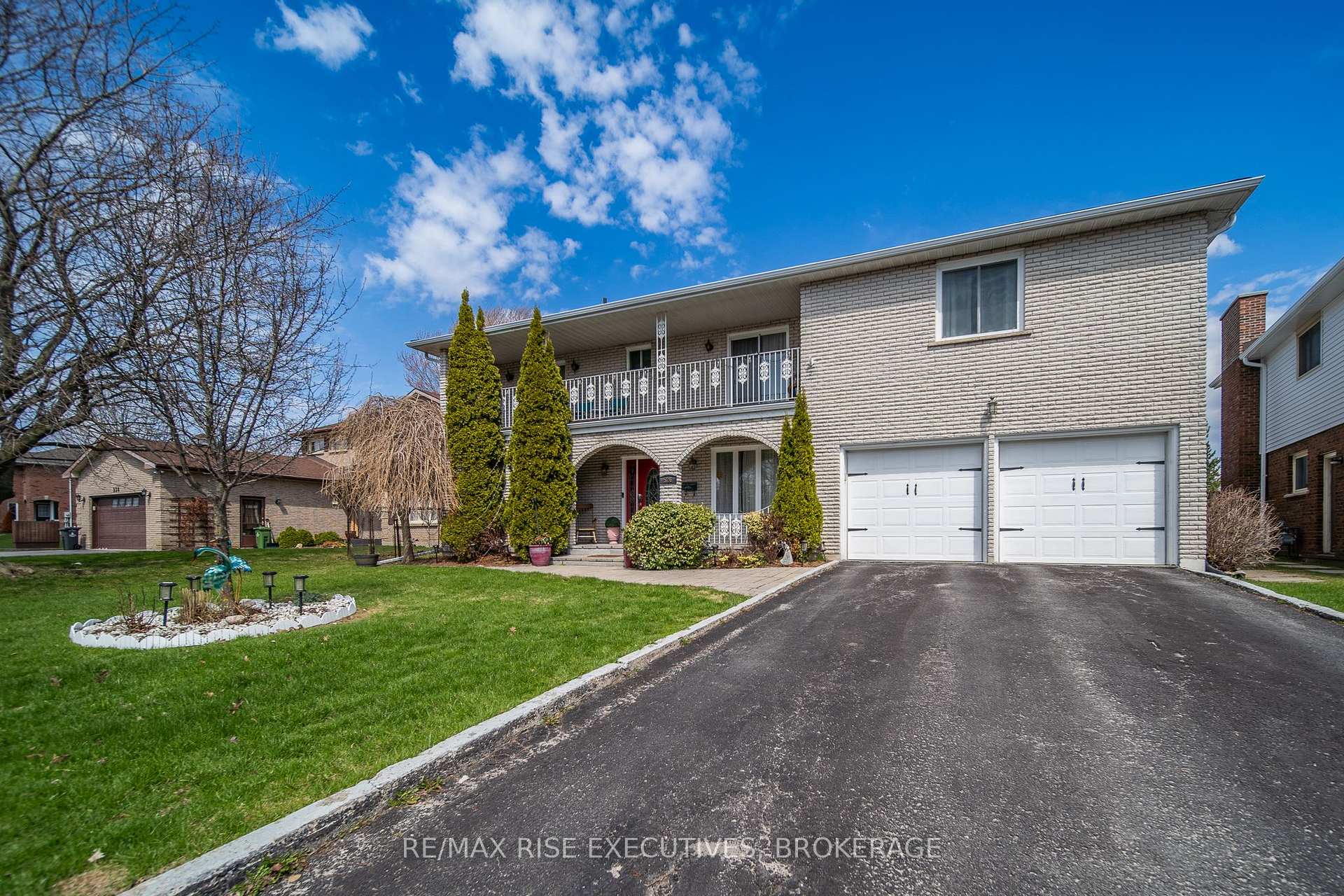 526 Canterbury Crescent, Kingston — photo 2 of 5
