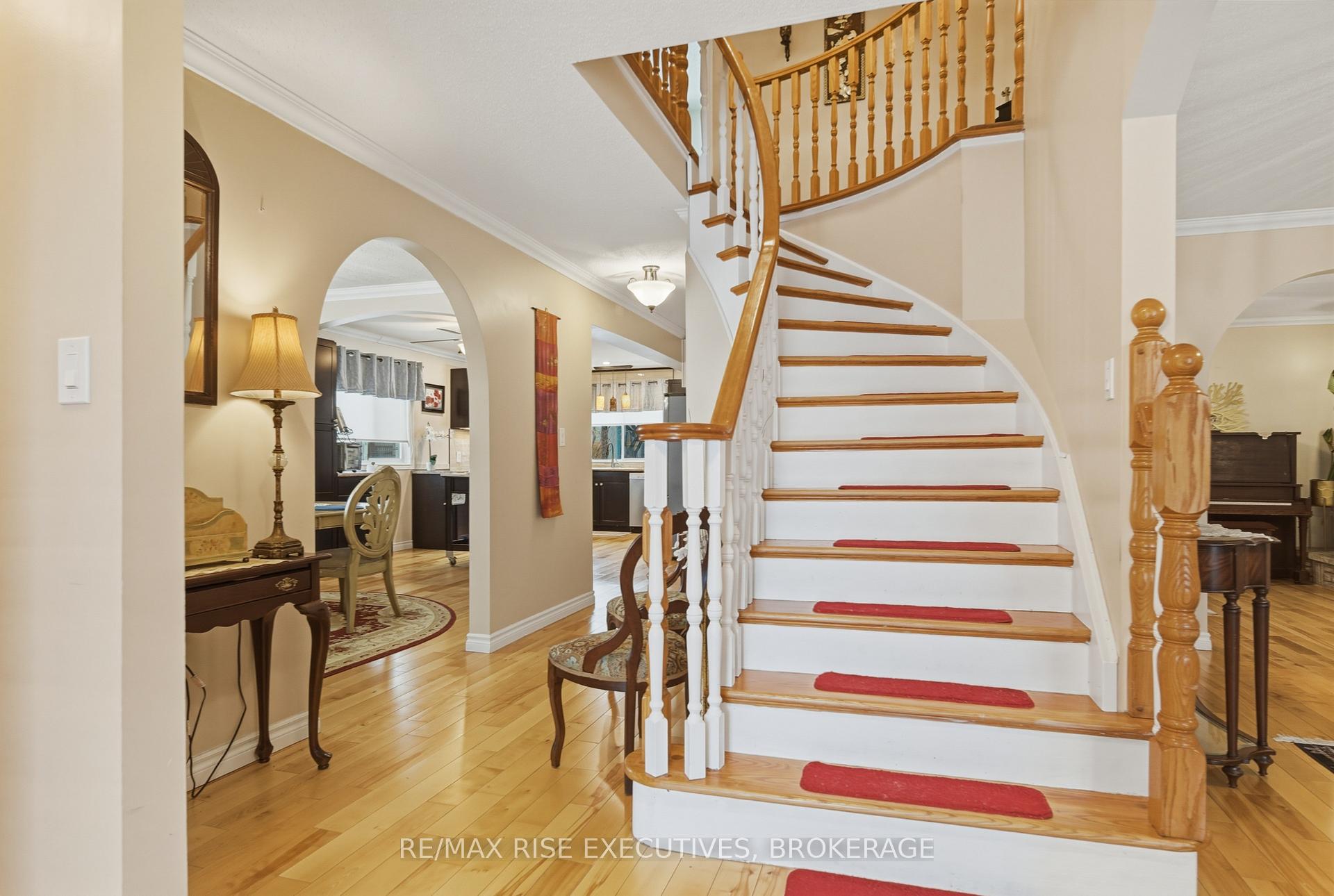 526 Canterbury Crescent, Kingston — photo 5 of 5