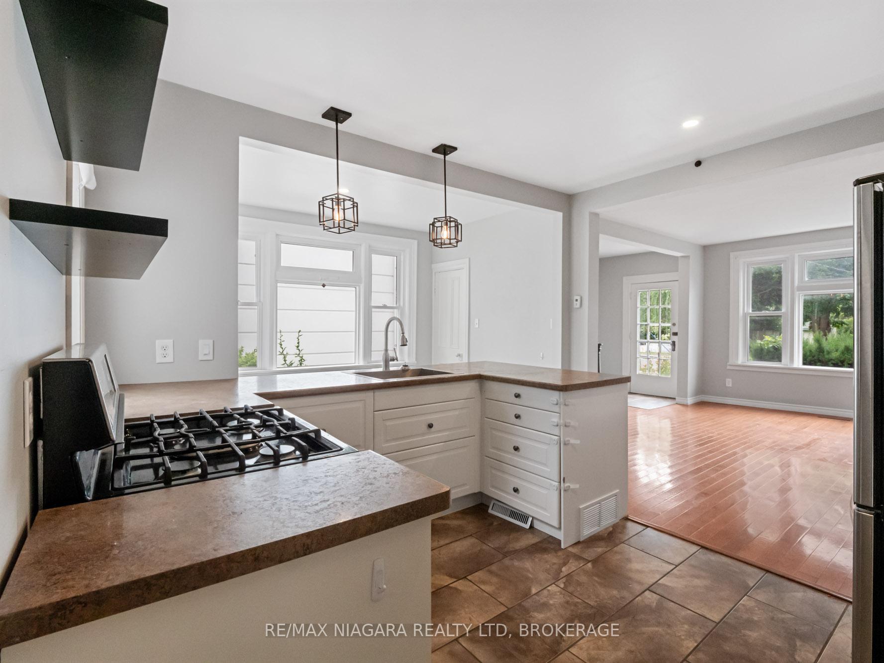430 Ridge Road N, Fort Erie — photo 2 of 5