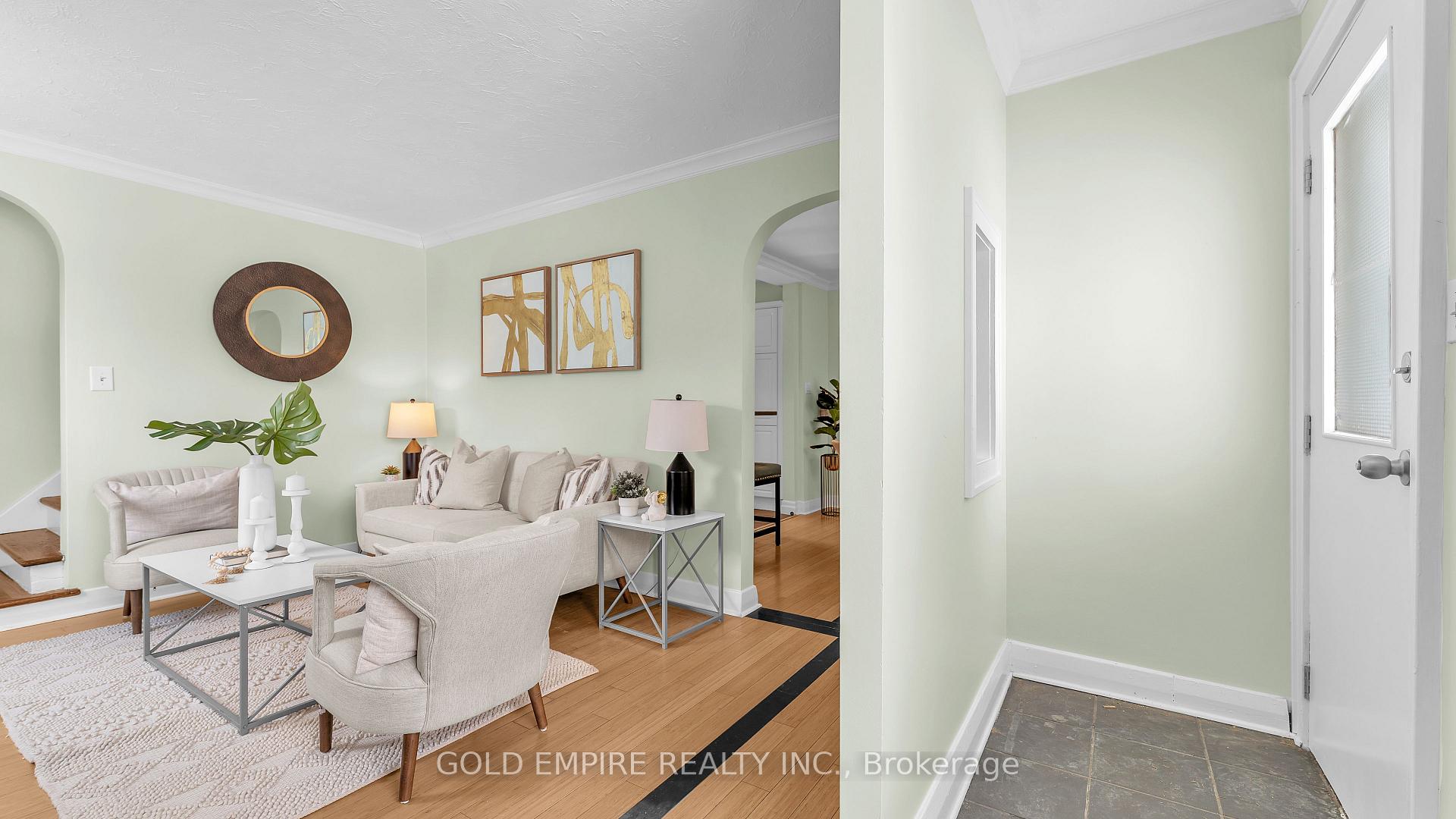 727 Whetter Avenue, London South — photo 3 of 5