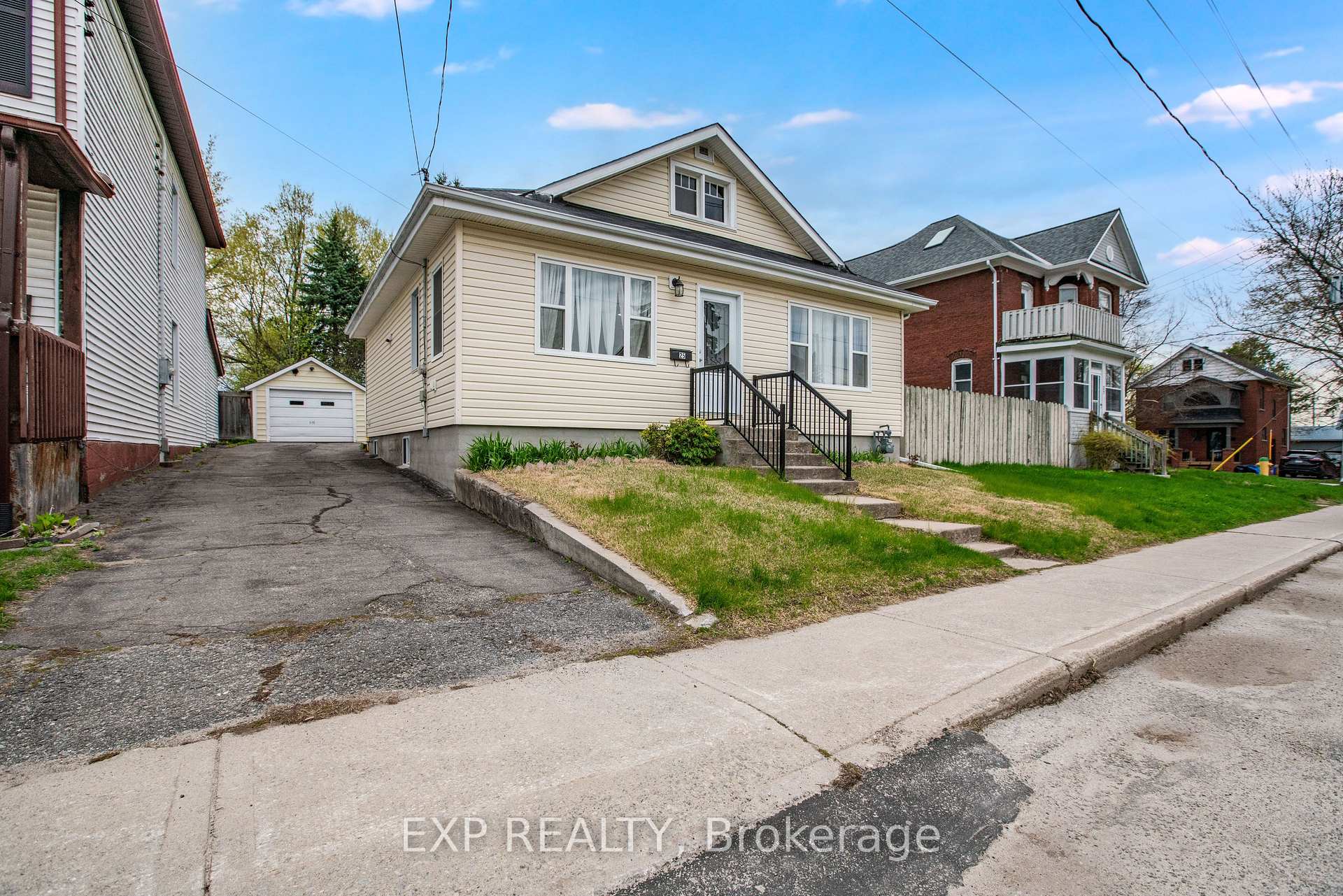 25 Mary Street S, Smiths Falls, ON K7A 3P9