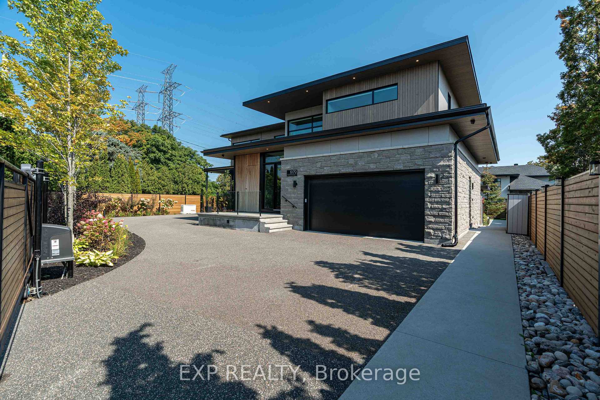 1979 Prince Of Wales Drive, Cityview - Parkwoods Hills - Rideau Shore, ON K2C 3J7