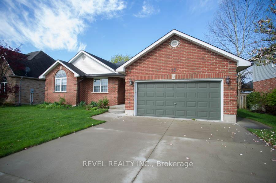 15 Dogwood Drive, Tillsonburg — photo 2 of 5