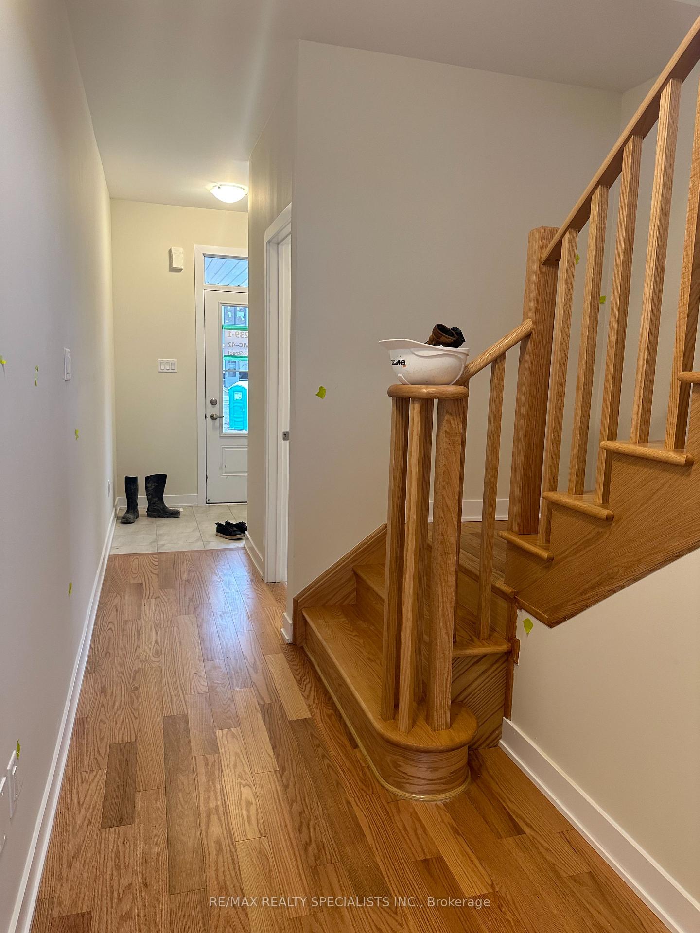 42 ROWLOCK Street, Welland — photo 4 of 5