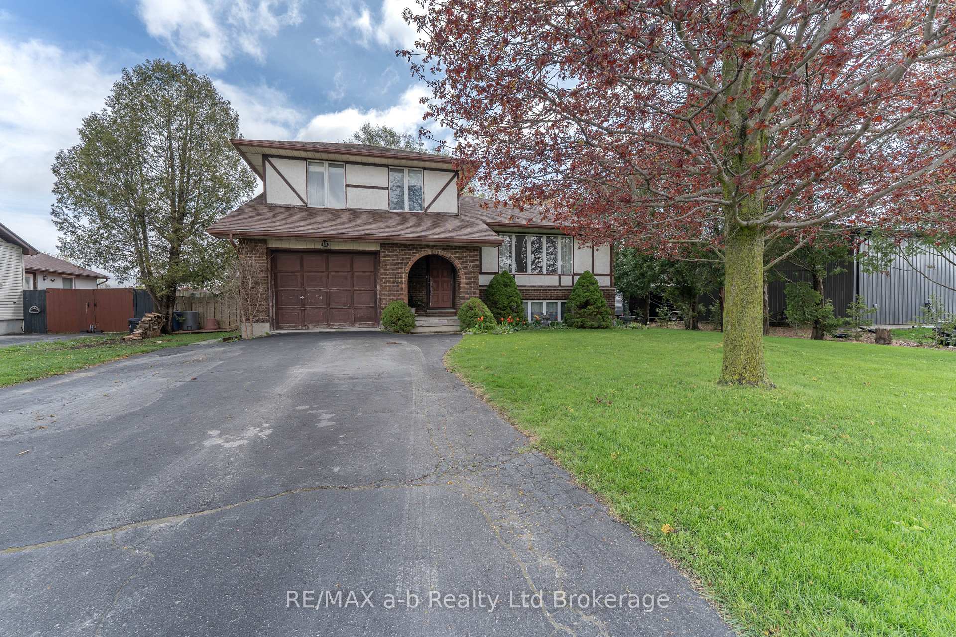 2 Cranberry Road, Tillsonburg — photo 2 of 5