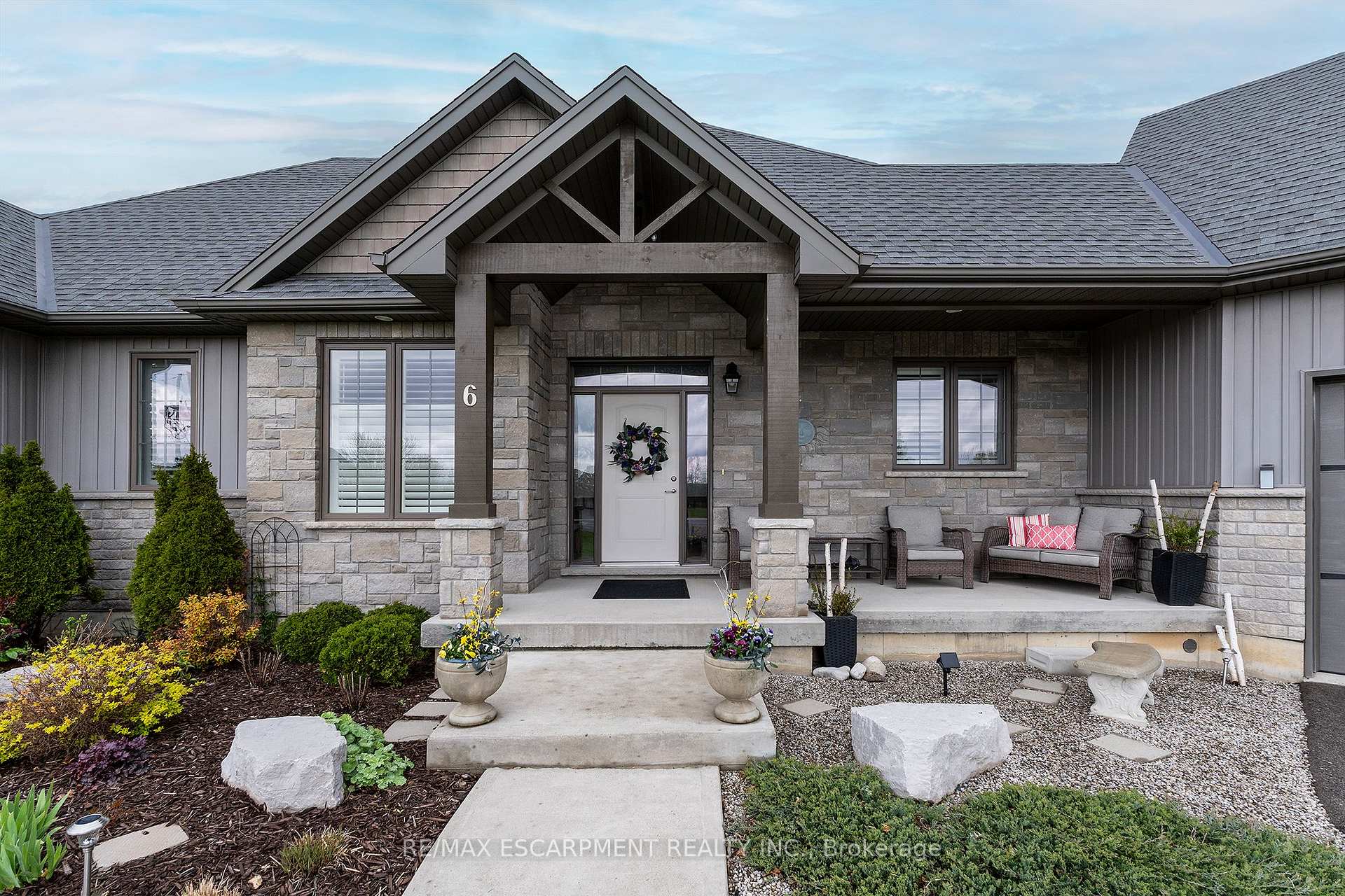 6 Macneil Court, Brantford — photo 3 of 5