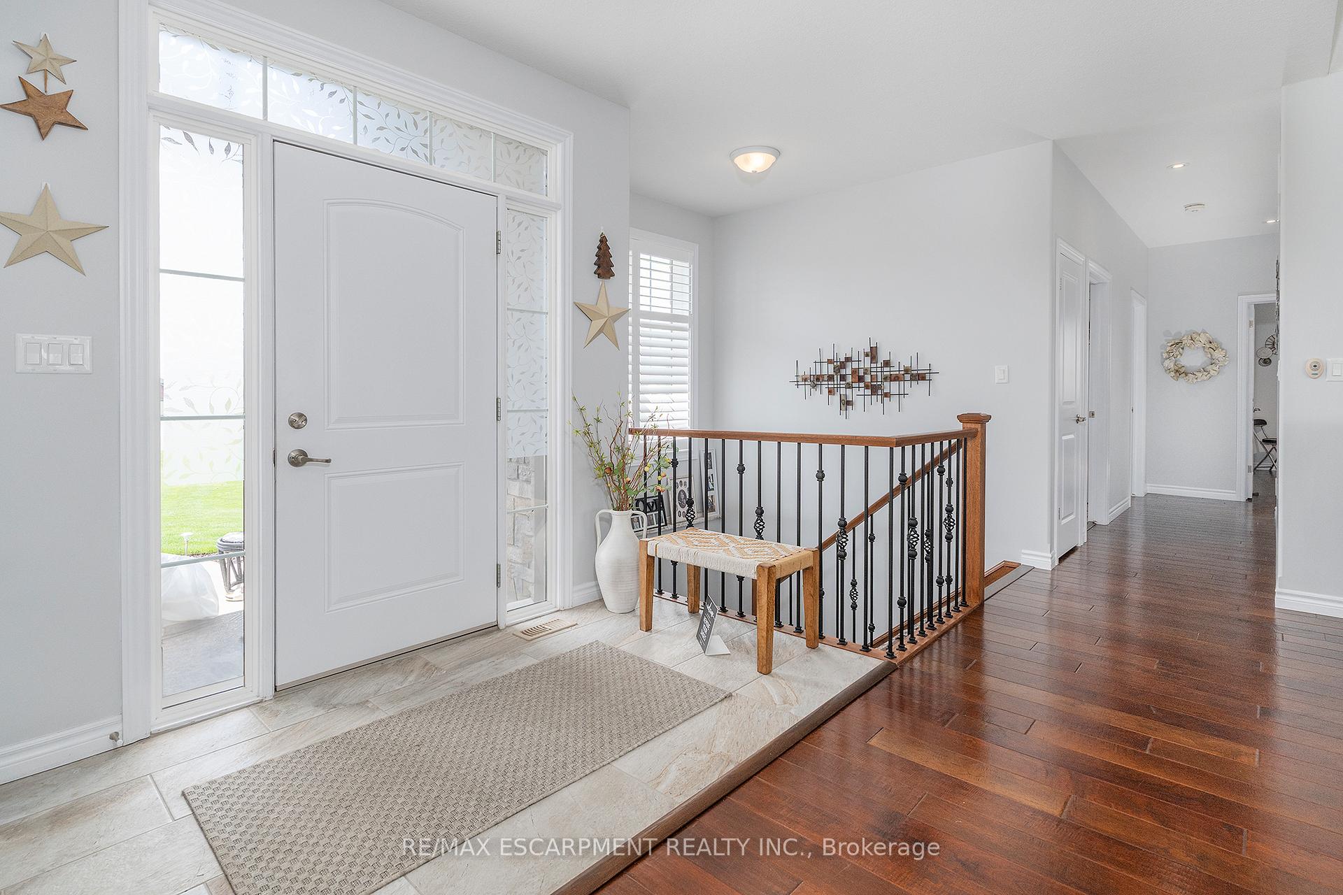 6 Macneil Court, Brantford — photo 4 of 5