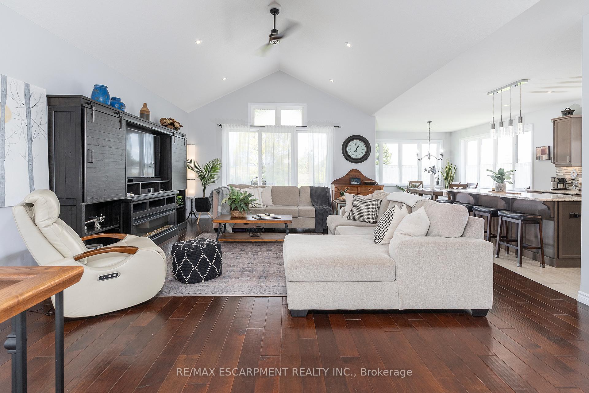 6 Macneil Court, Brantford — photo 5 of 5