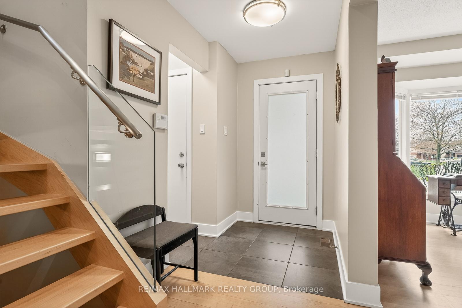 1298 Famlit Court, Beacon Hill North - South and Area — photo 4 of 5