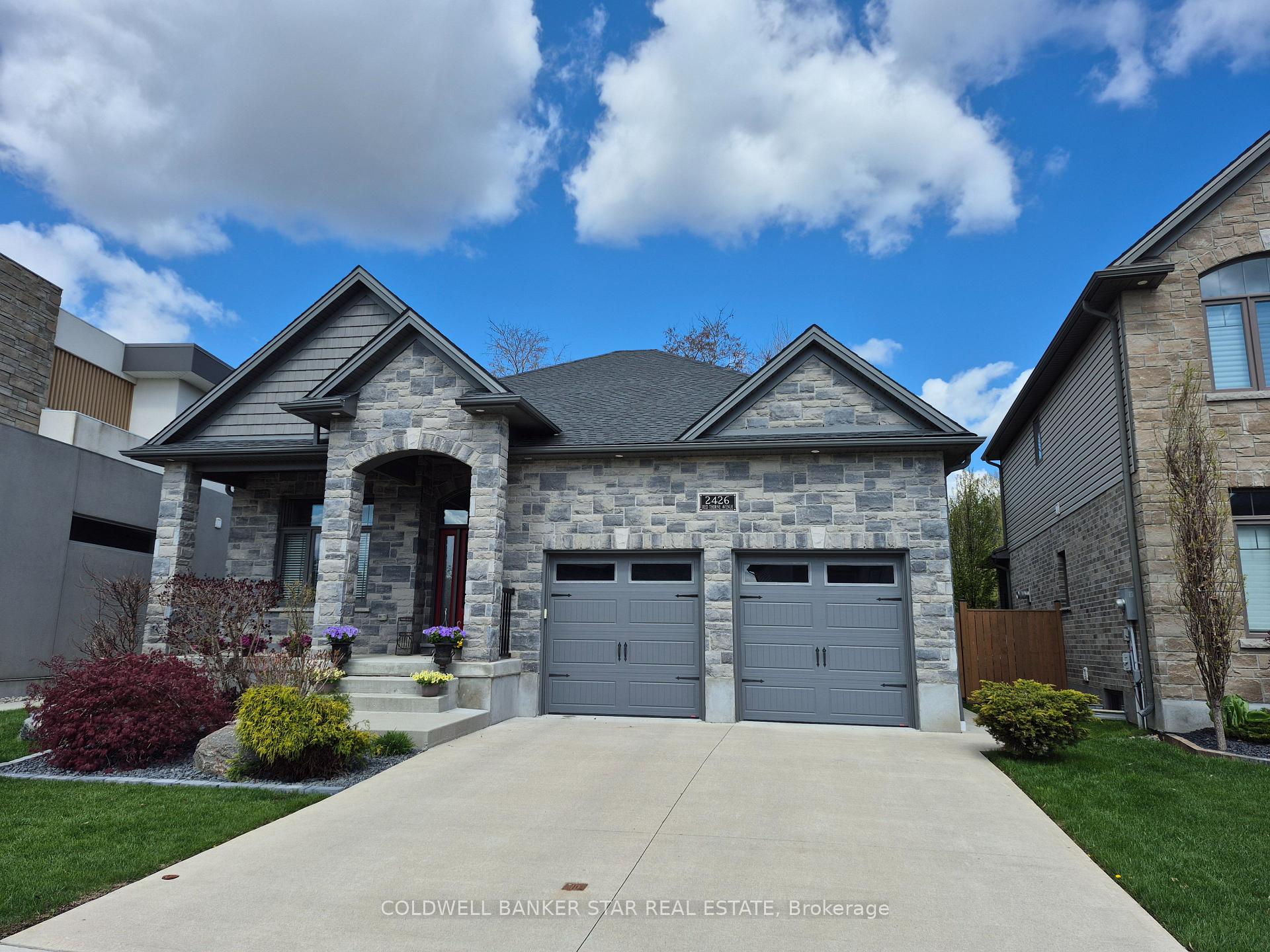 2426 Red Thorne Avenue, London South — photo 2 of 5