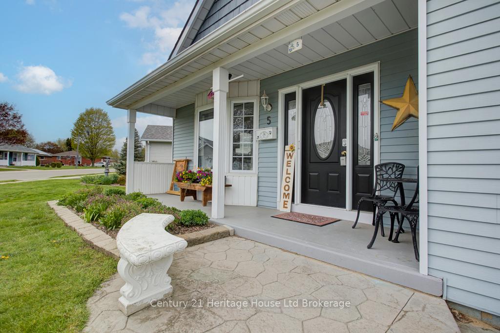 5 Dereham Drive, Tillsonburg, ON N4G 5L8 — Tillsonburg, Ontario