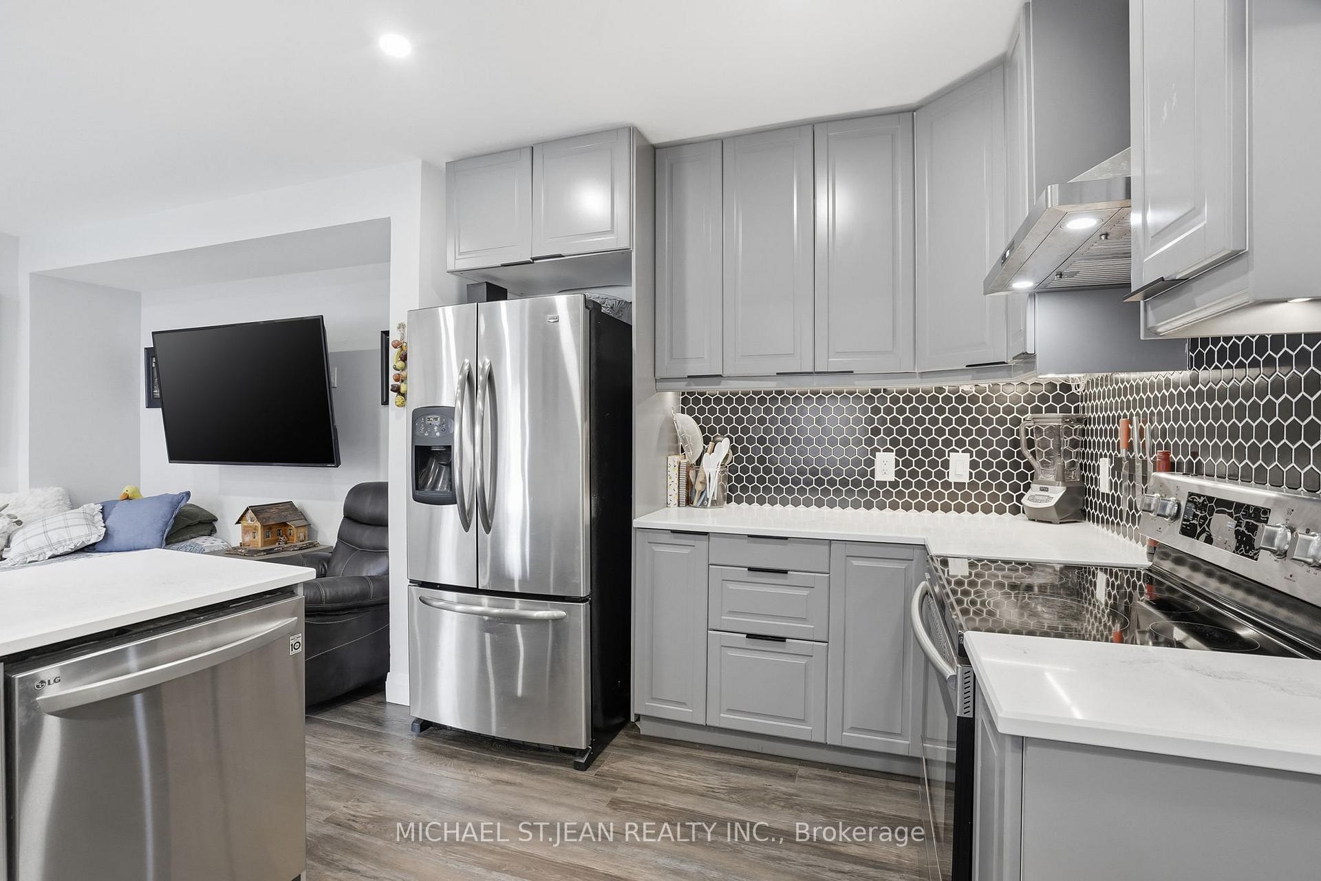 4 Manning Street, St. Catharines — photo 2 of 5