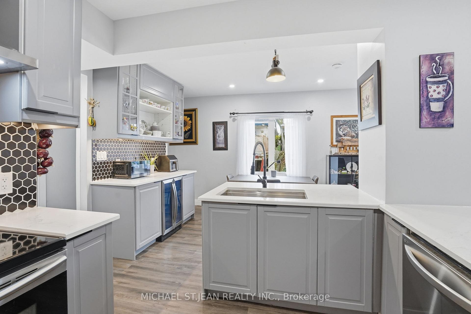 4 Manning Street, St. Catharines — photo 4 of 5