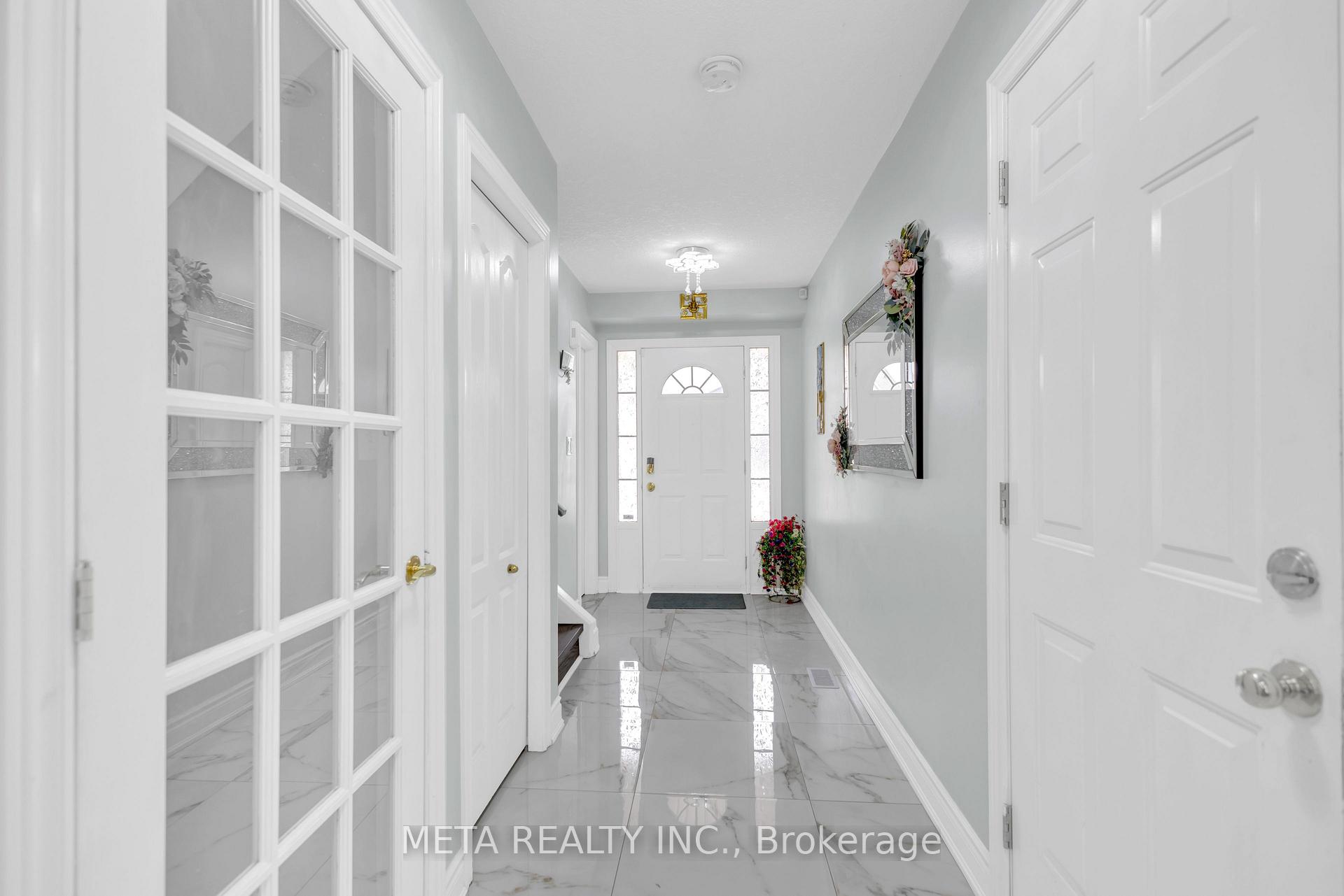497 Langlaw Drive, Cambridge — photo 4 of 5