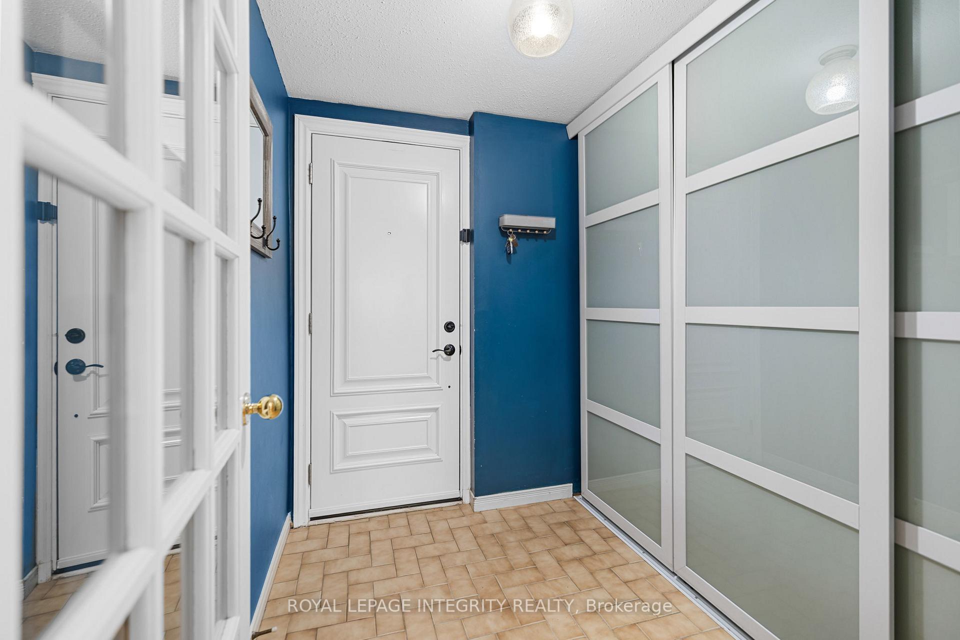 4 Hackett Street, Hunt Club - Windsor Park Village and Area — photo 2 of 5