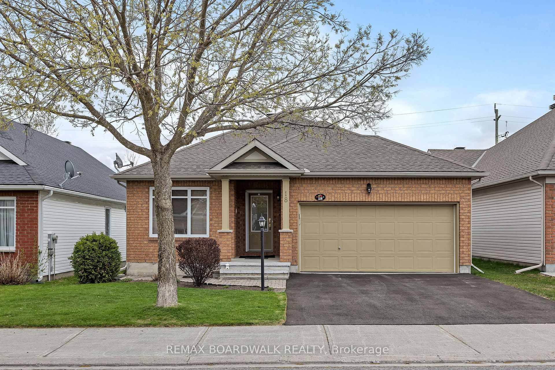 18 Fieldcrest Avenue, Barrhaven, ON K2J 4W7