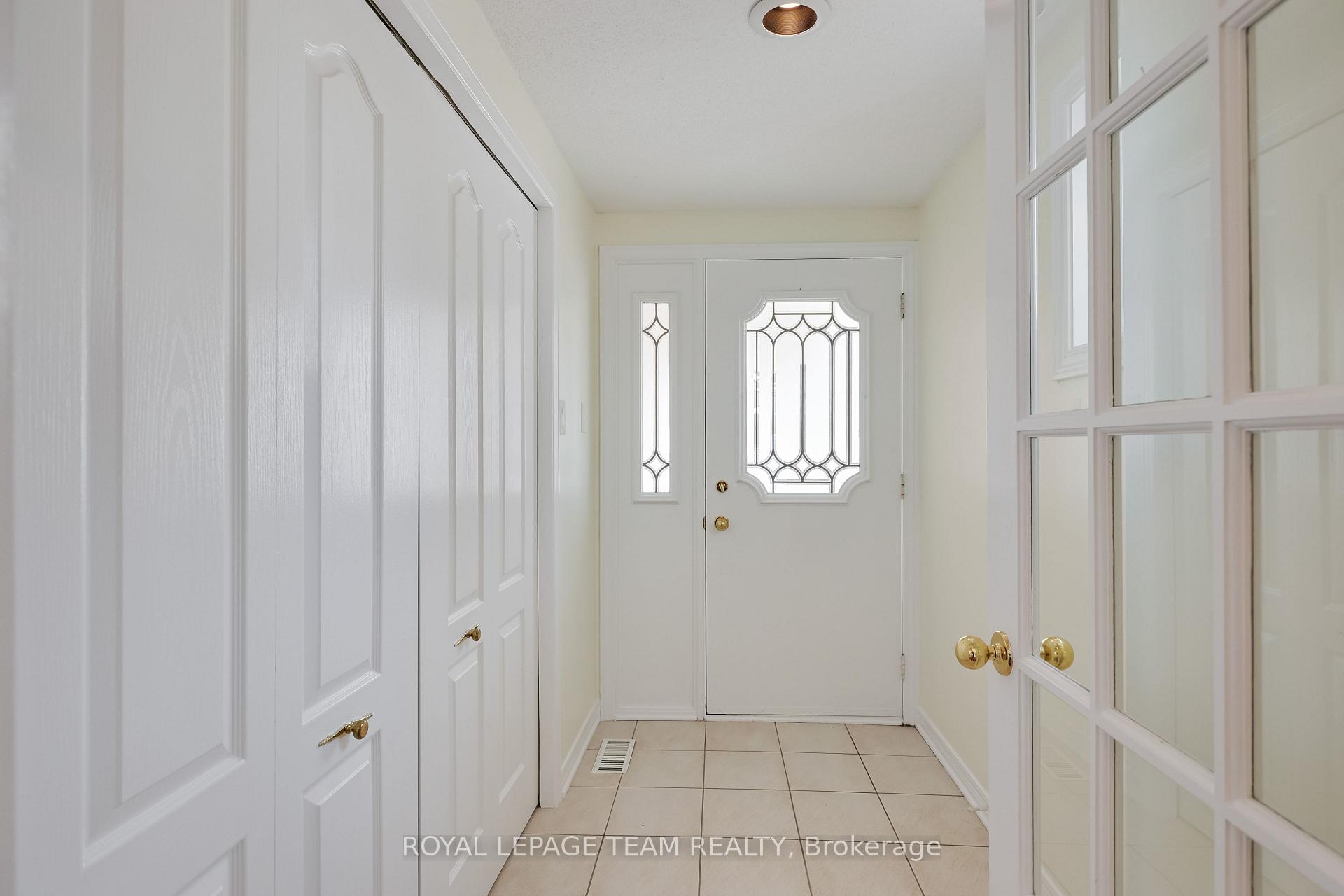 8 Saddlebrook Street, South of Baseline to Knoxdale — photo 4 of 5