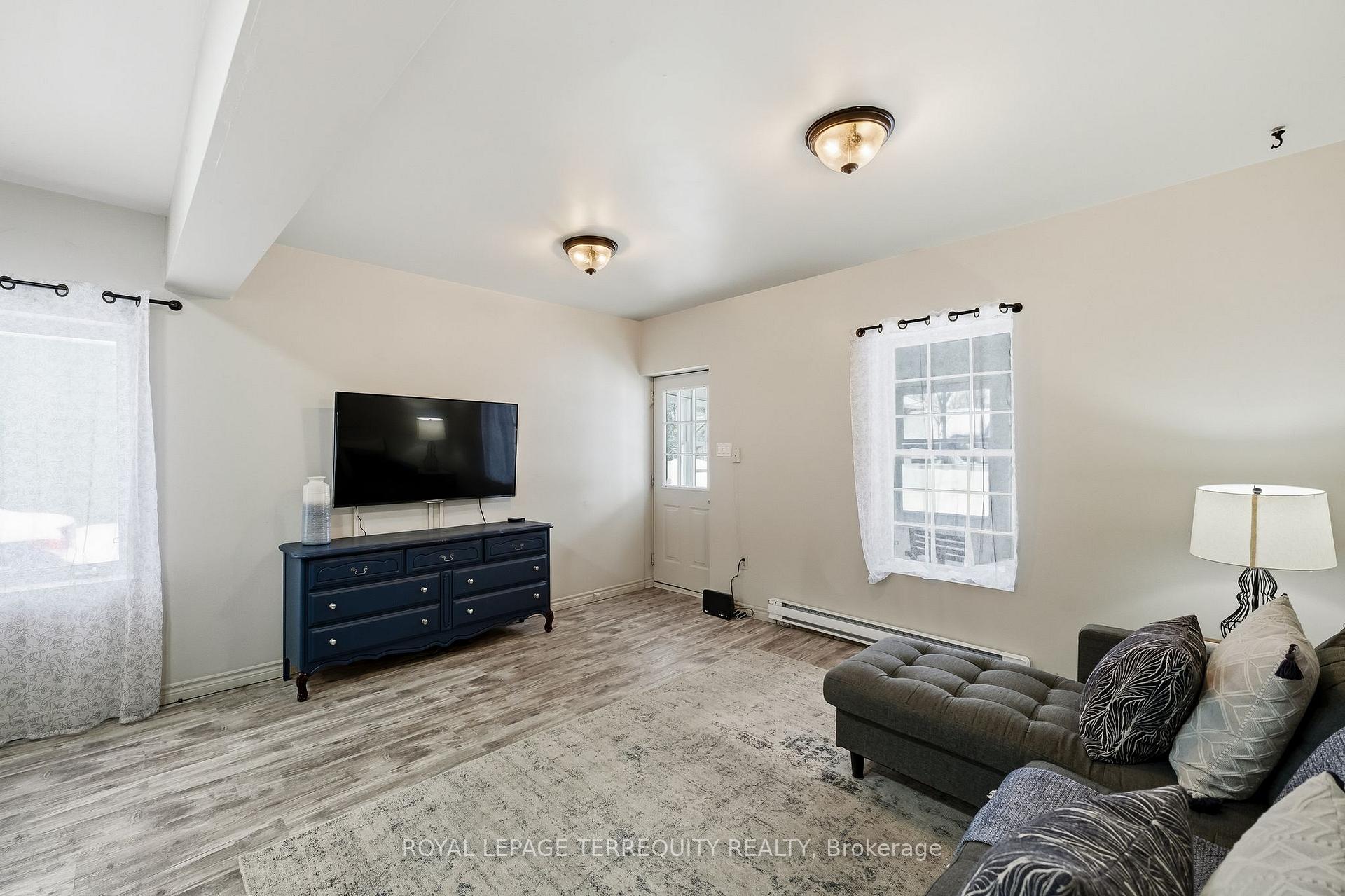39 Raglan Street S, Trent Hills — photo 2 of 5