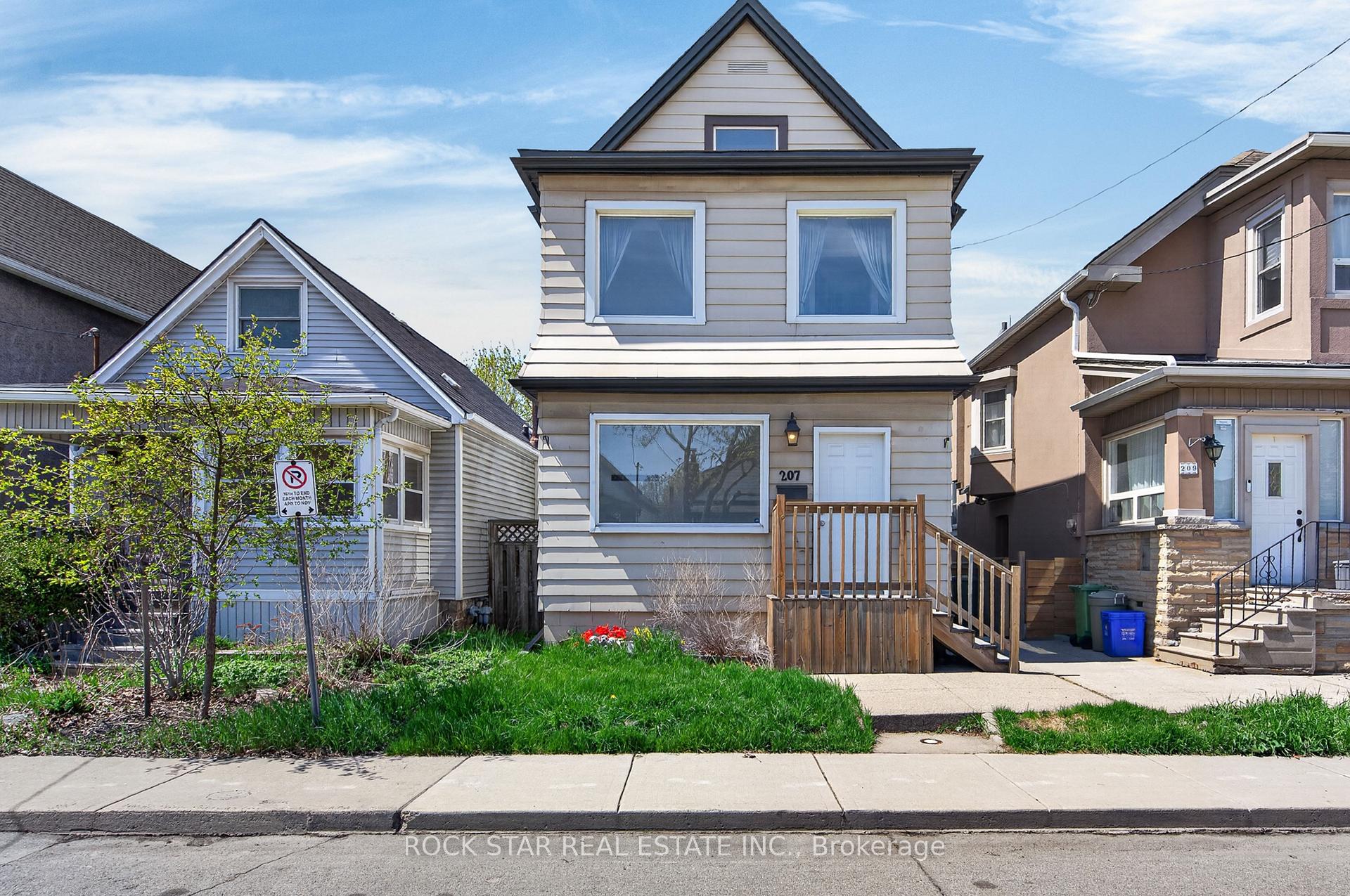 207 Rosslyn Avenue N, Hamilton, ON L8L 7P8