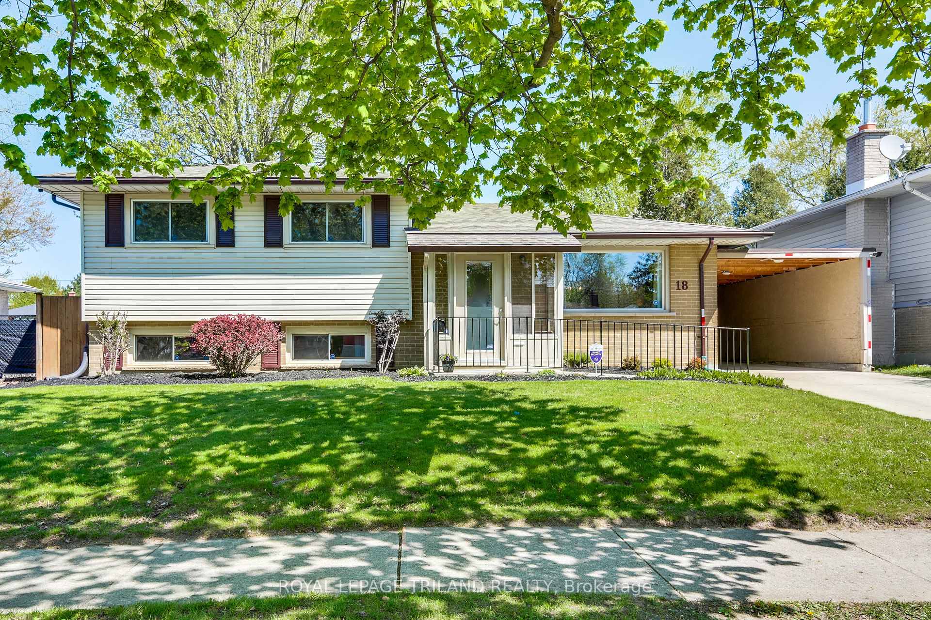 18 Noel Avenue, London East, ON N5V 1A9