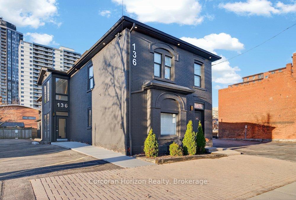 136 Young Street Full, Hamilton, ON L8N 1V6