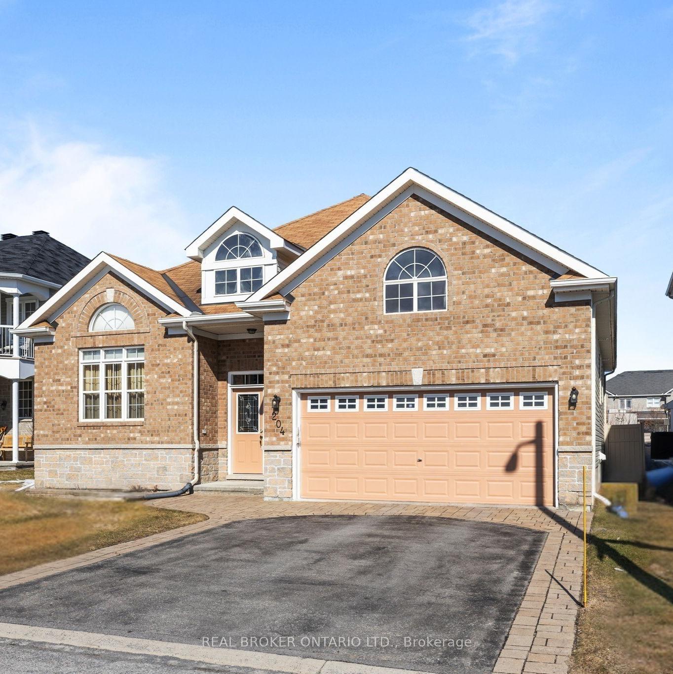 204 Hillpark High Street, Orleans - Convent Glen and Area, ON K1W 0B5