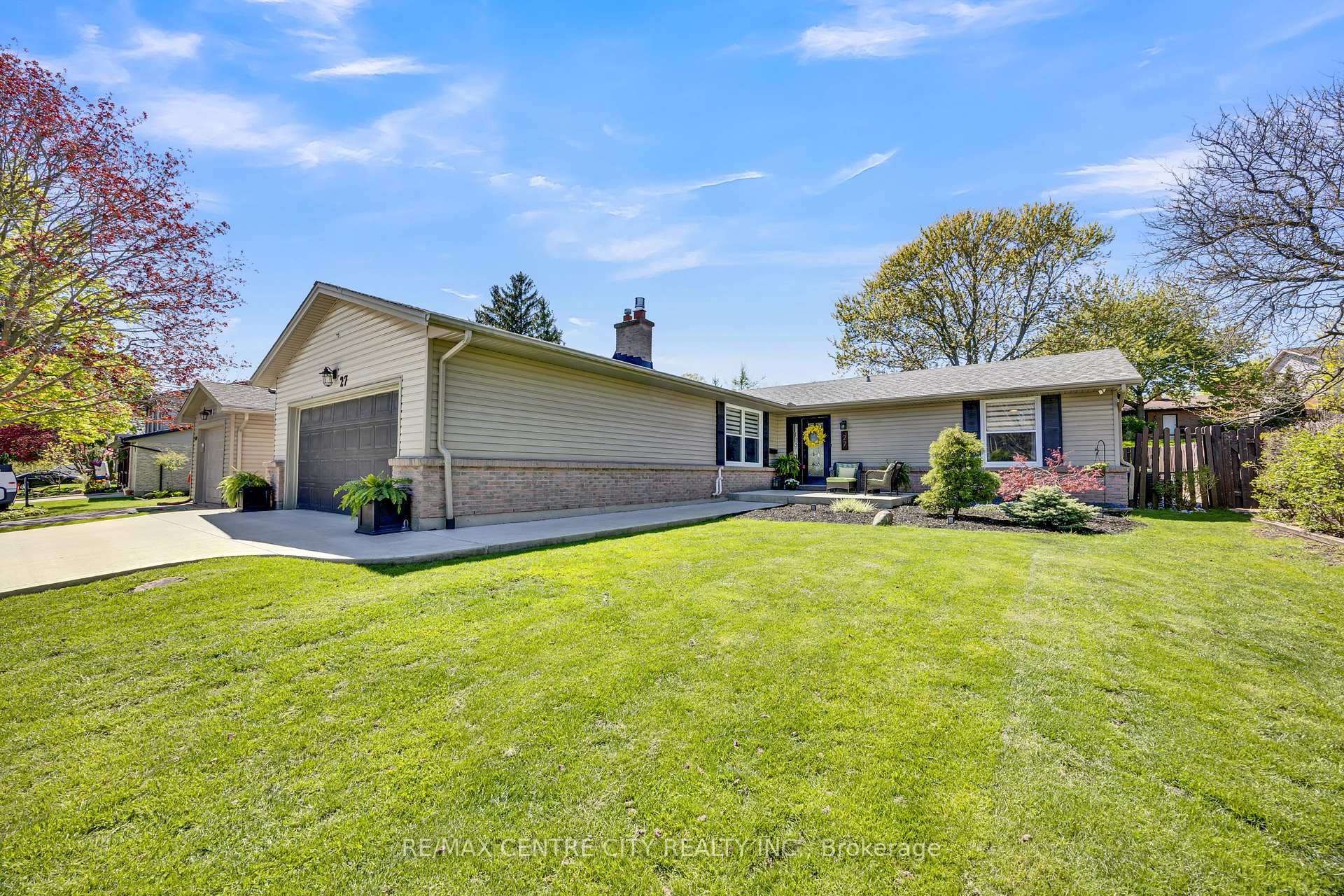 27 Bartlett Crescent, London South, ON N6K 1W3
