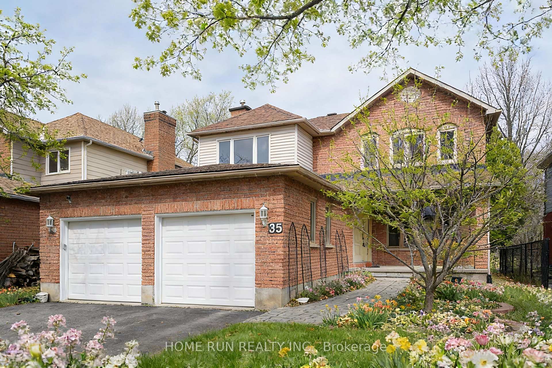 35 Weslock Way, Kanata, ON K2K 2K3