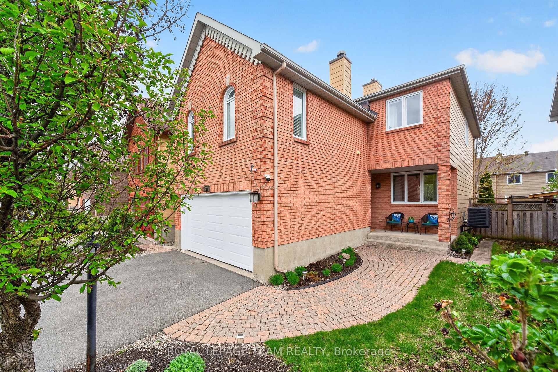 27 Inwood Drive, Kanata, ON K2M 1Z5 — Kanata, Ontario