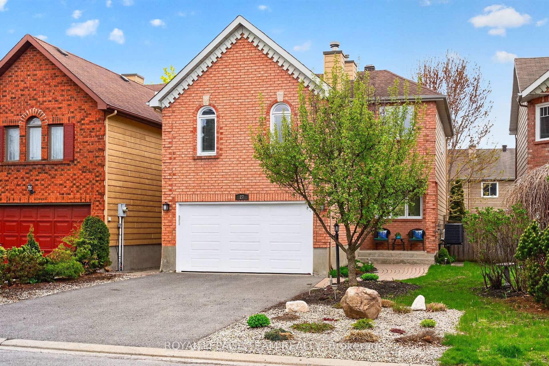 27 Inwood Drive, Kanata — photo 2 of 5
