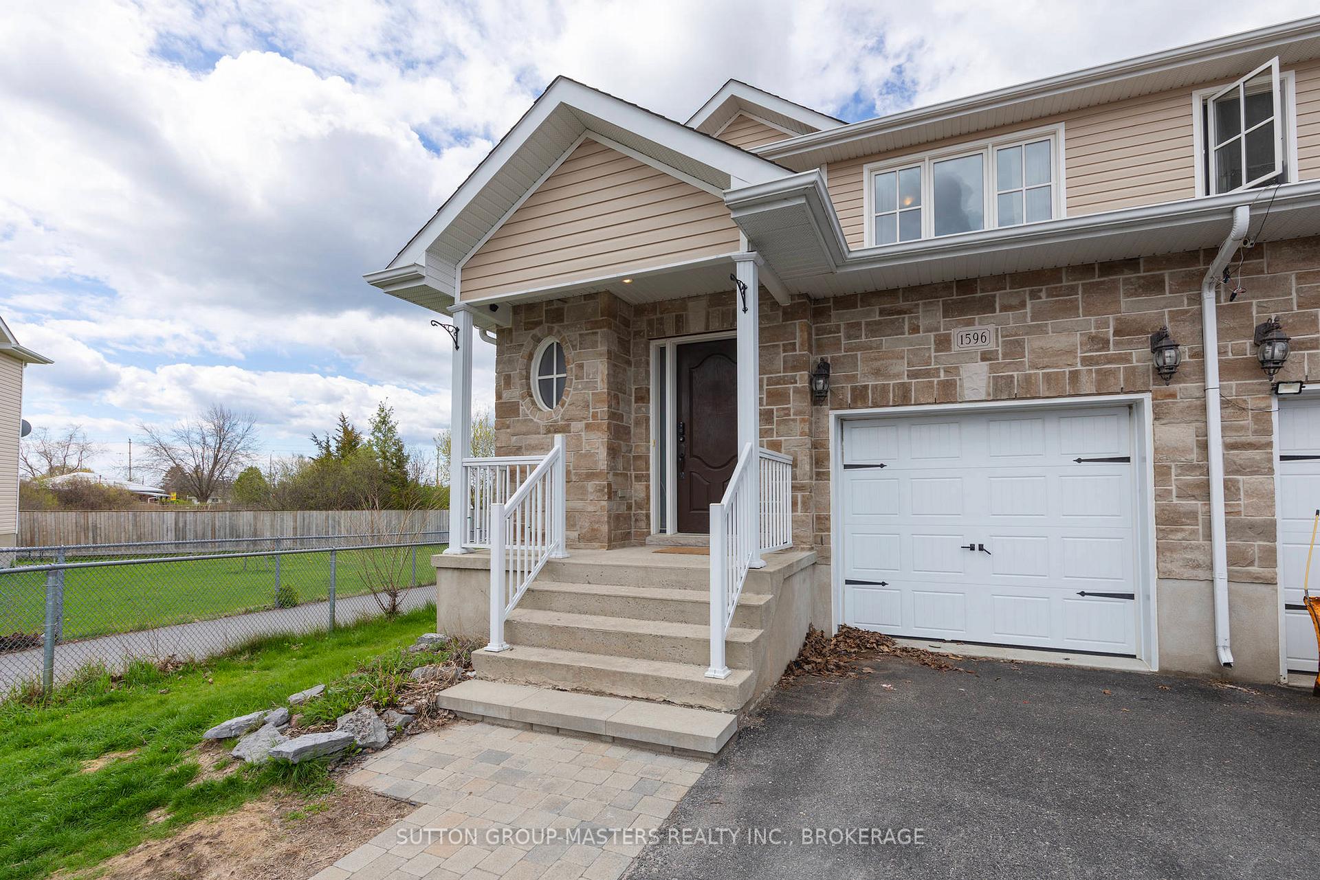 1596 Crimson Crescent, Kingston — photo 2 of 5