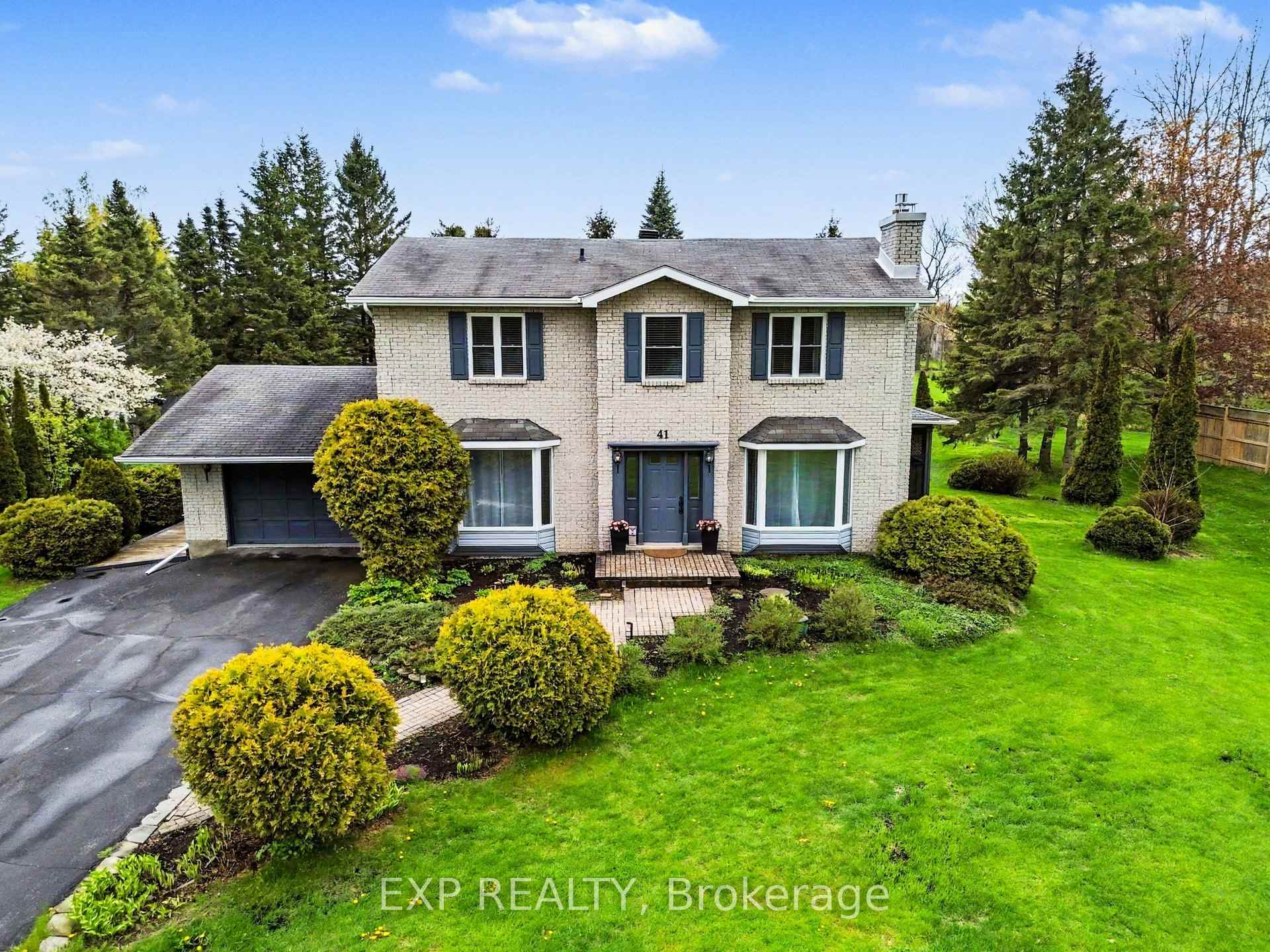41 Loyalist Crescent, South Stormont — photo 2 of 5
