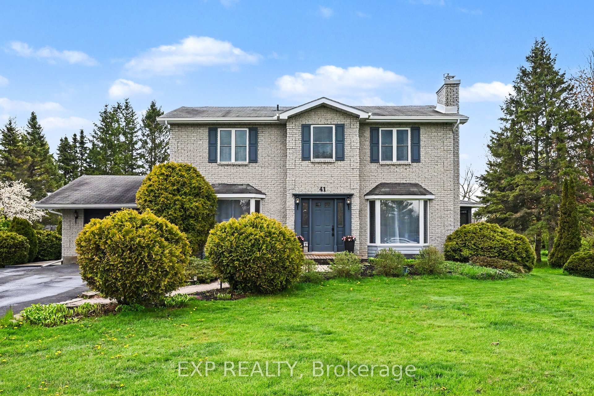 41 Loyalist Crescent, South Stormont — photo 3 of 5