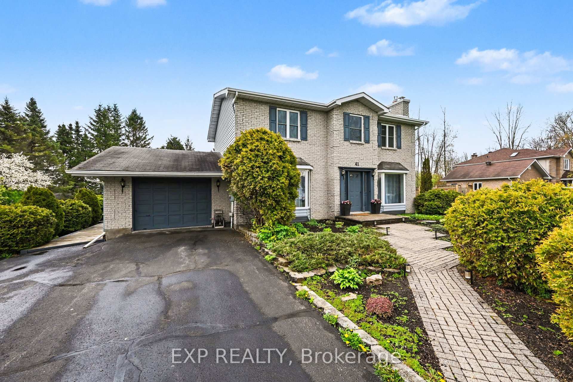 41 Loyalist Crescent, South Stormont — photo 4 of 5