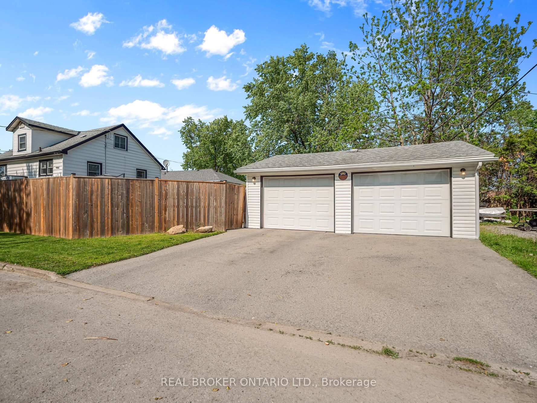 21 Hilda Street, St. Catharines — photo 3 of 5