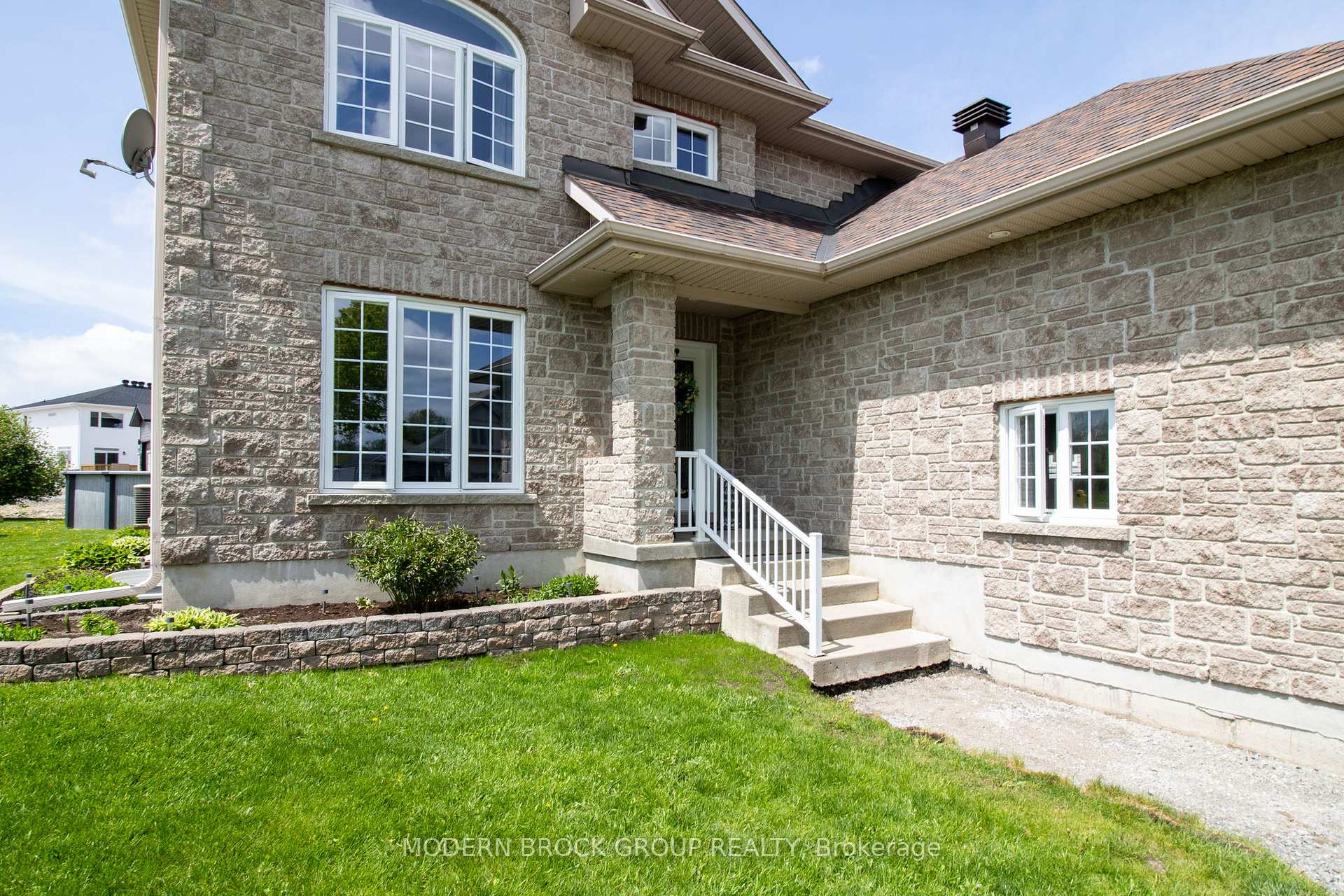 1000 Crestwood Drive, Brockville — photo 3 of 5