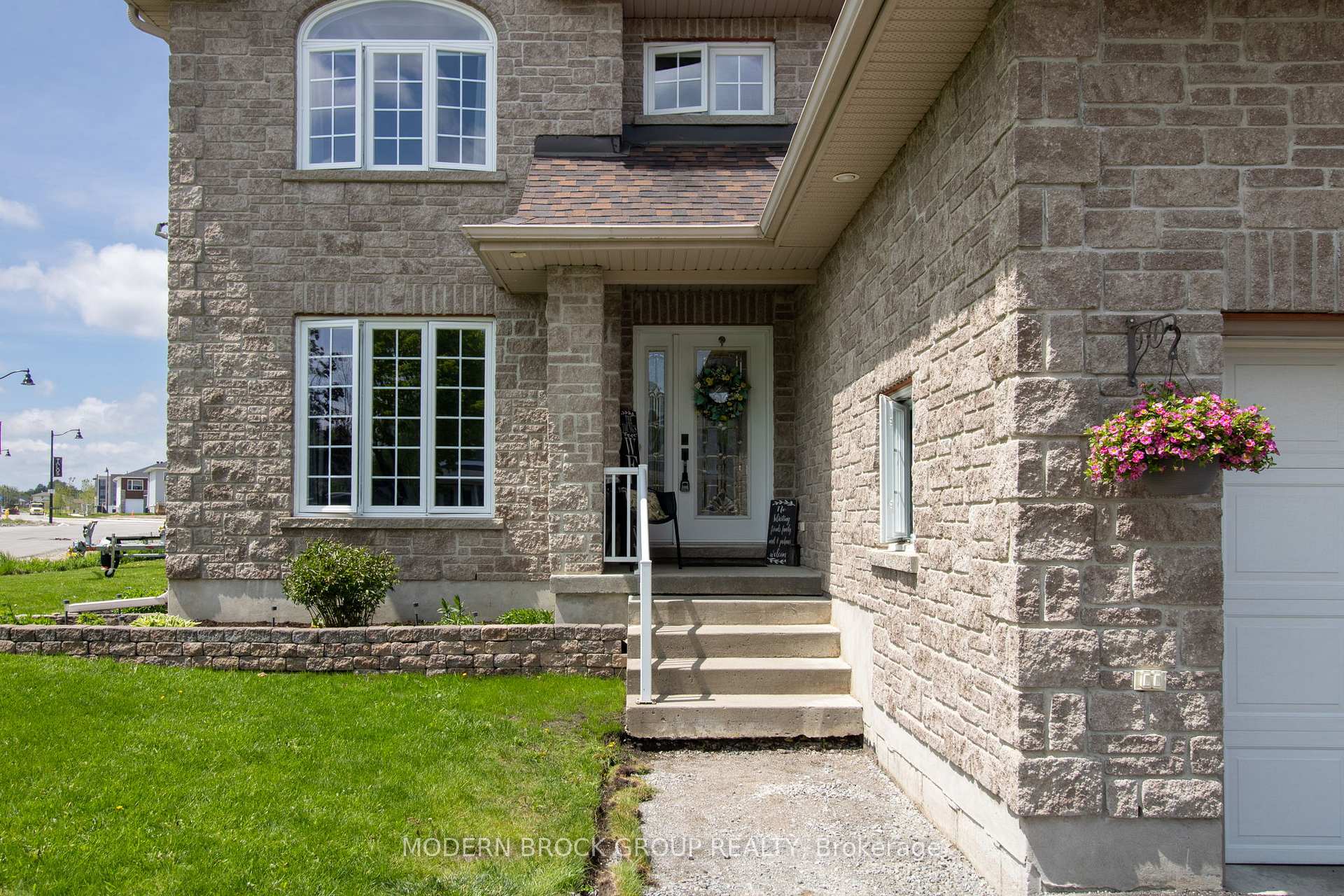 1000 Crestwood Drive, Brockville — photo 4 of 5