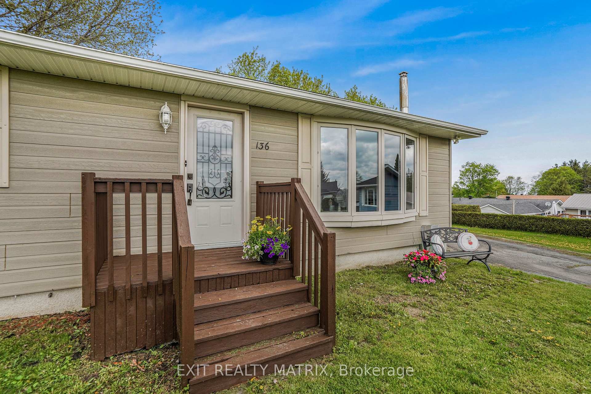136 Martel Crescent, Champlain — photo 3 of 5