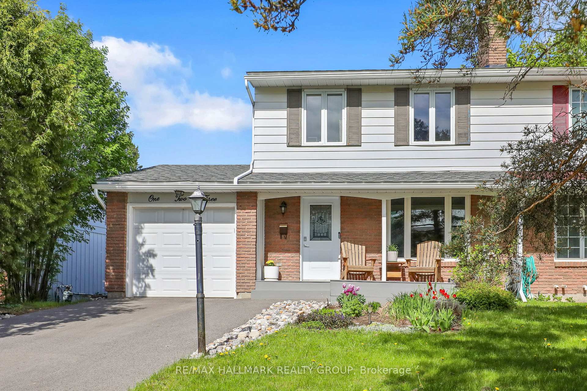 123 Mcclellan Road, South of Baseline to Knoxdale, ON K2H 5V7 — South of Baseline to Knoxdale, Ontario