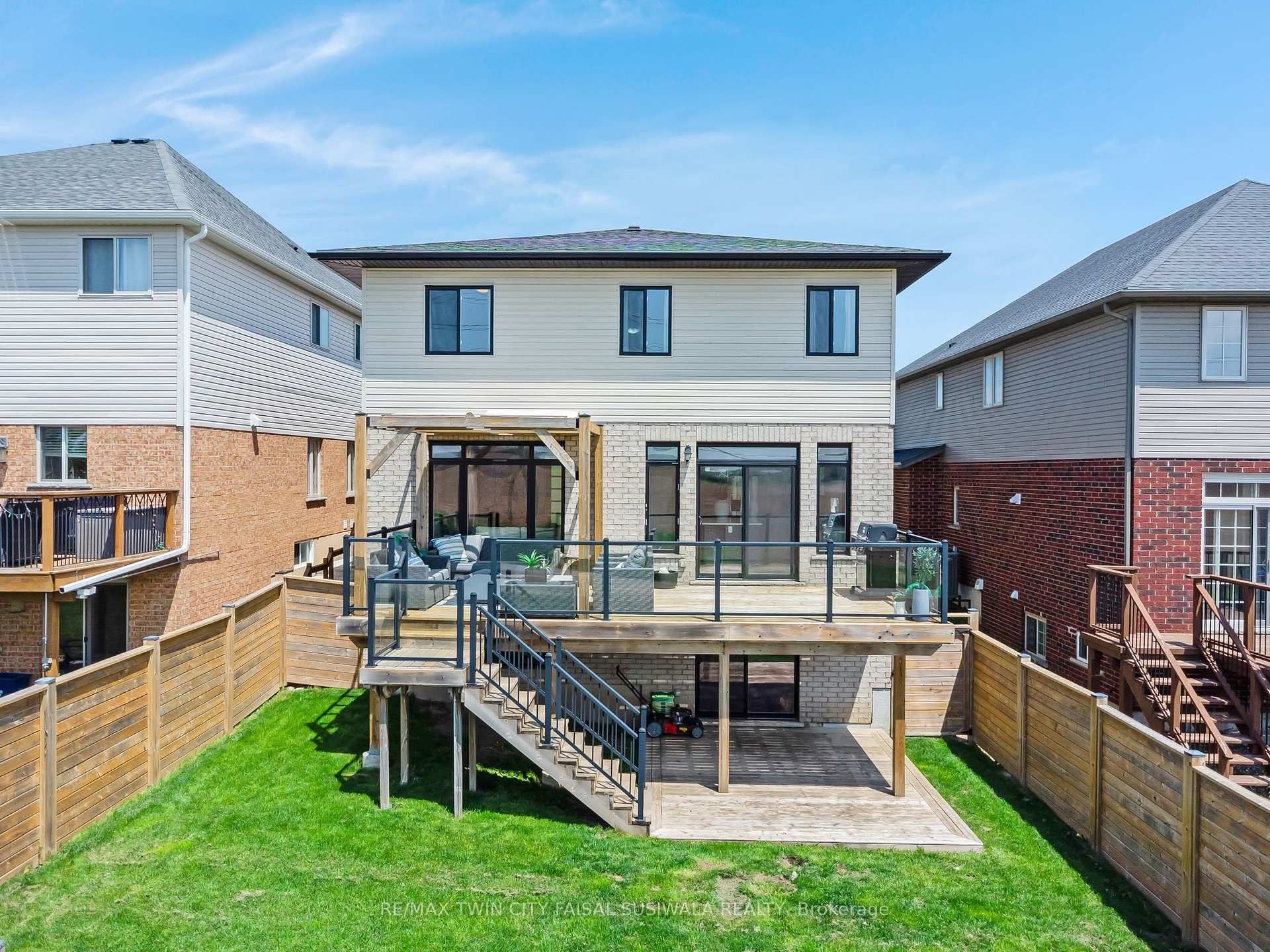 795 Autumn Willow Drive, Waterloo — photo 3 of 5