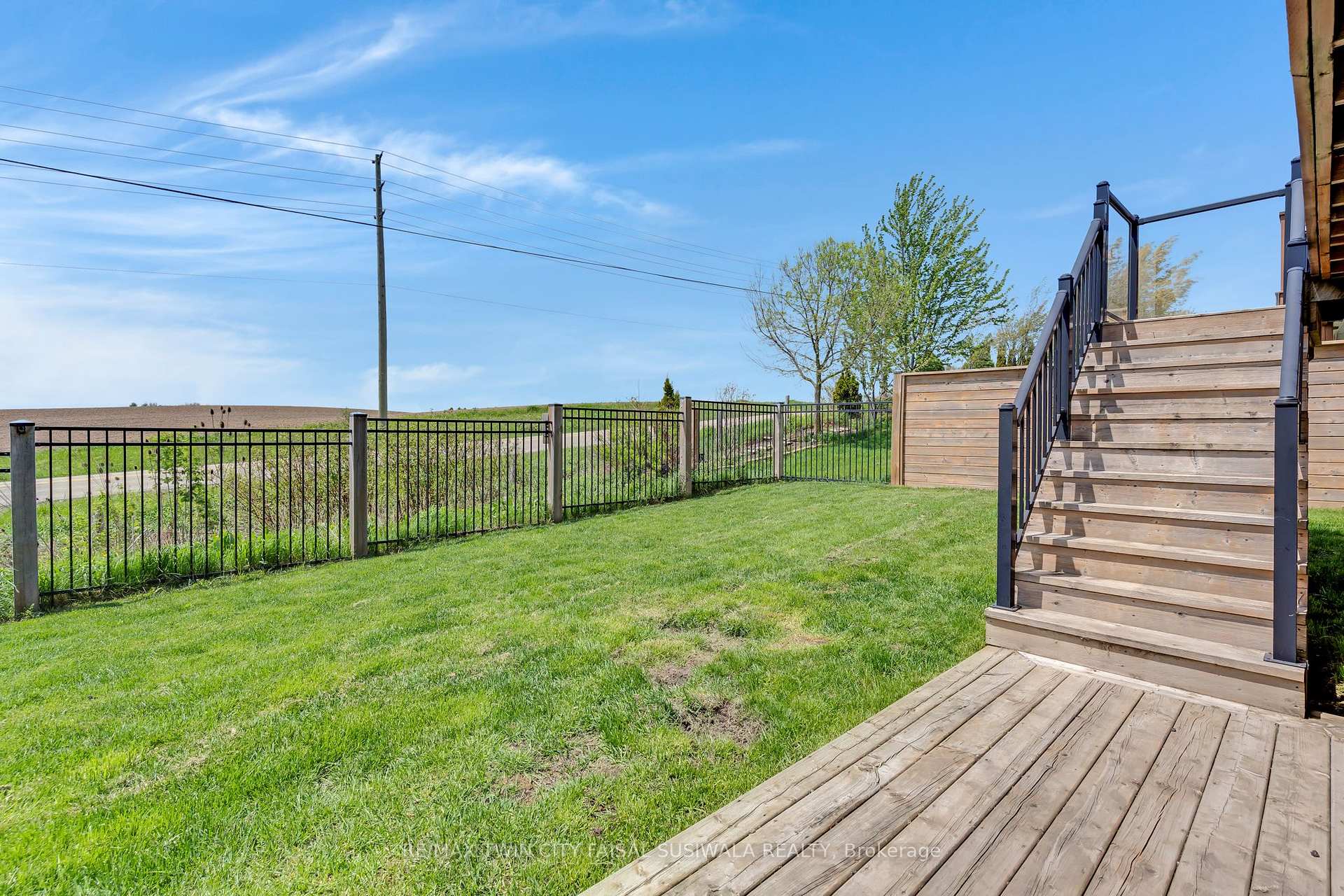 795 Autumn Willow Drive, Waterloo — photo 4 of 5