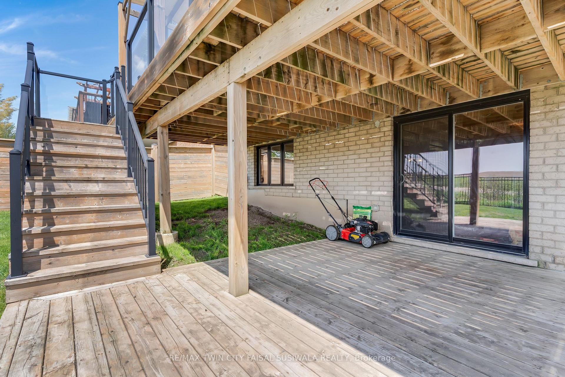 795 Autumn Willow Drive, Waterloo — photo 5 of 5