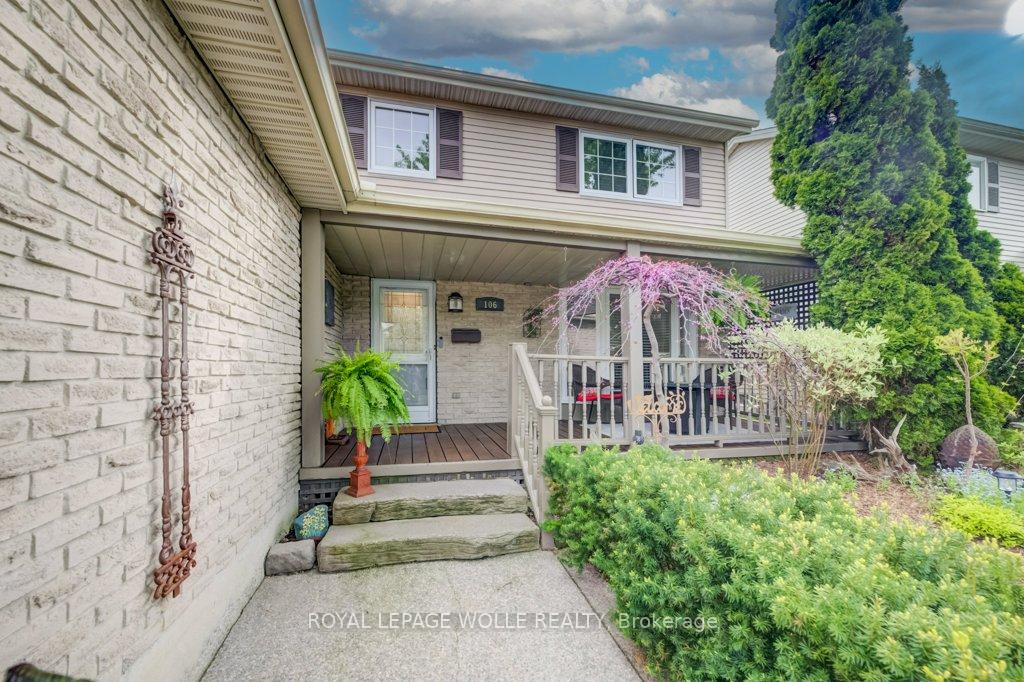 106 Parkland Crescent, Waterloo — photo 2 of 5