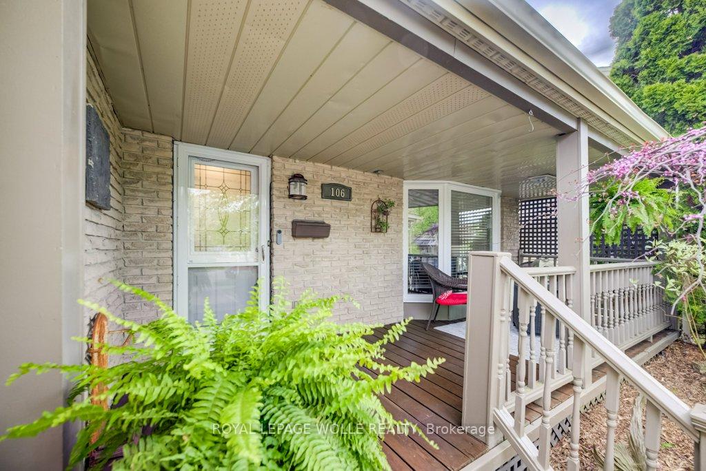 106 Parkland Crescent, Waterloo — photo 4 of 5