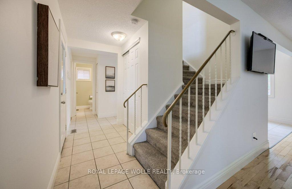 106 Parkland Crescent, Waterloo — photo 5 of 5