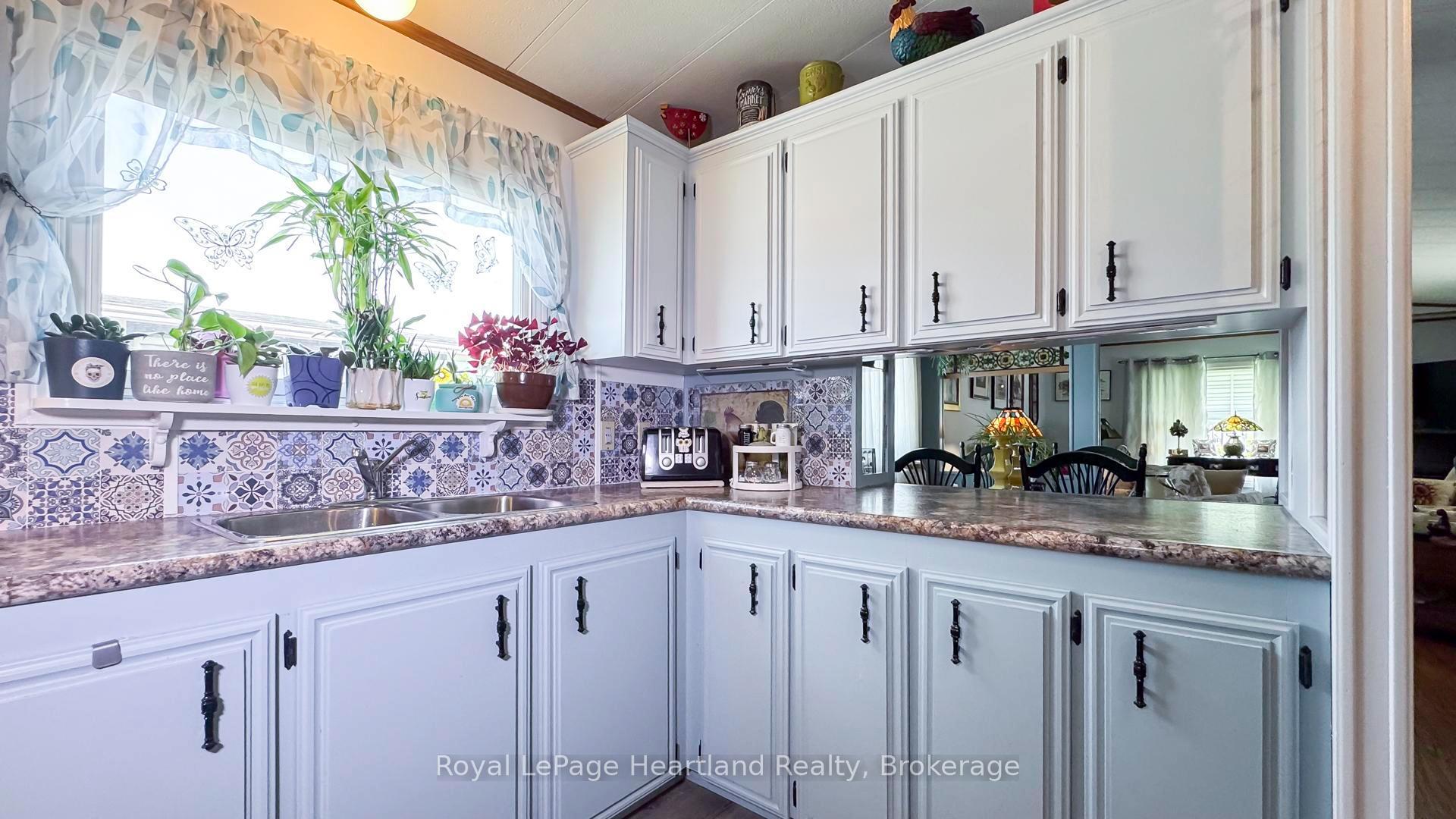 45 REDFORD Drive, South Huron — photo 4 of 5