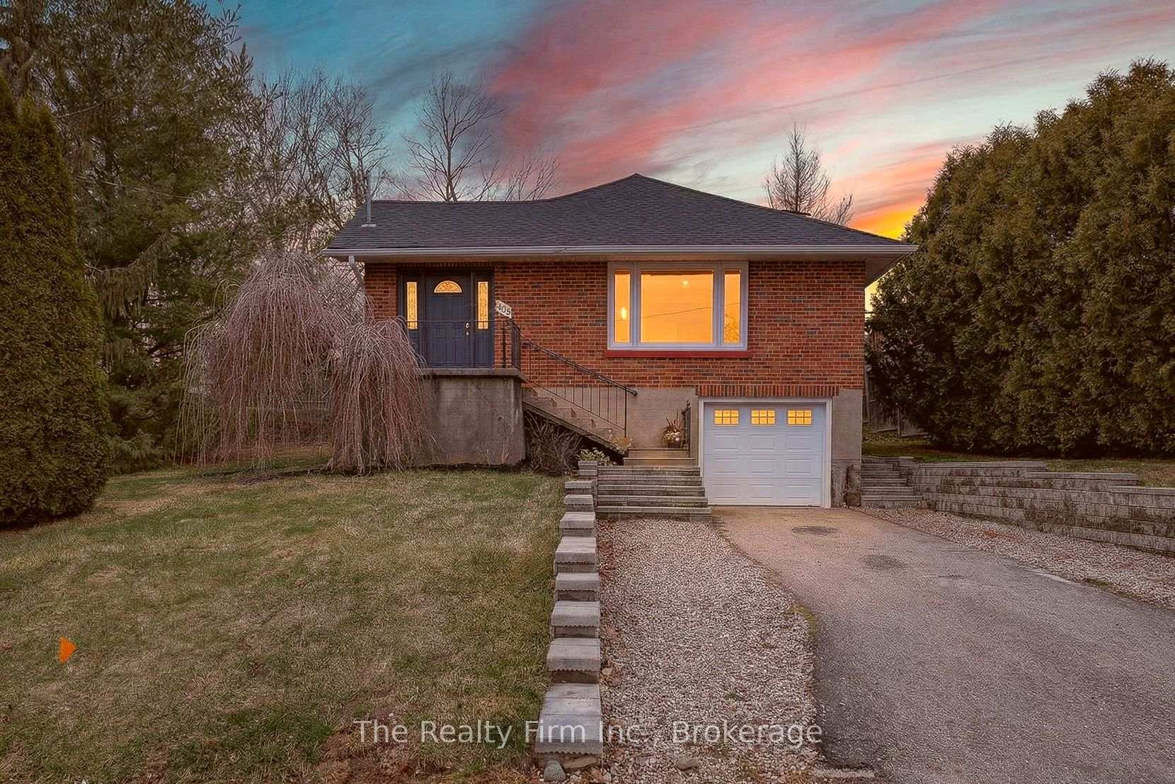 105 King Street E, Ingersoll, ON N5C 1G8 — Ingersoll, Ontario